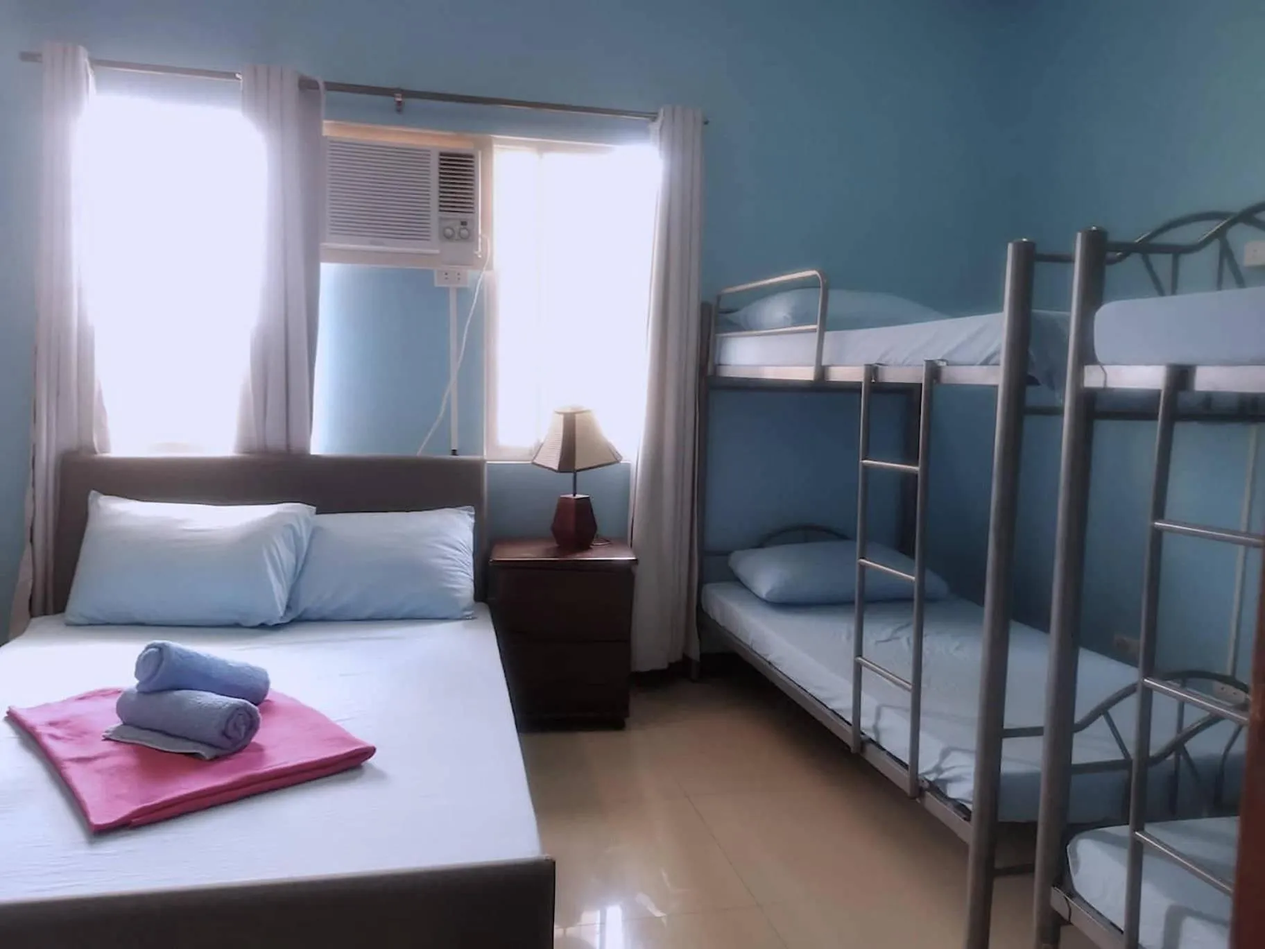Family Room with Private Bathroom in Connecting Flight Mactan Cebu Hostel