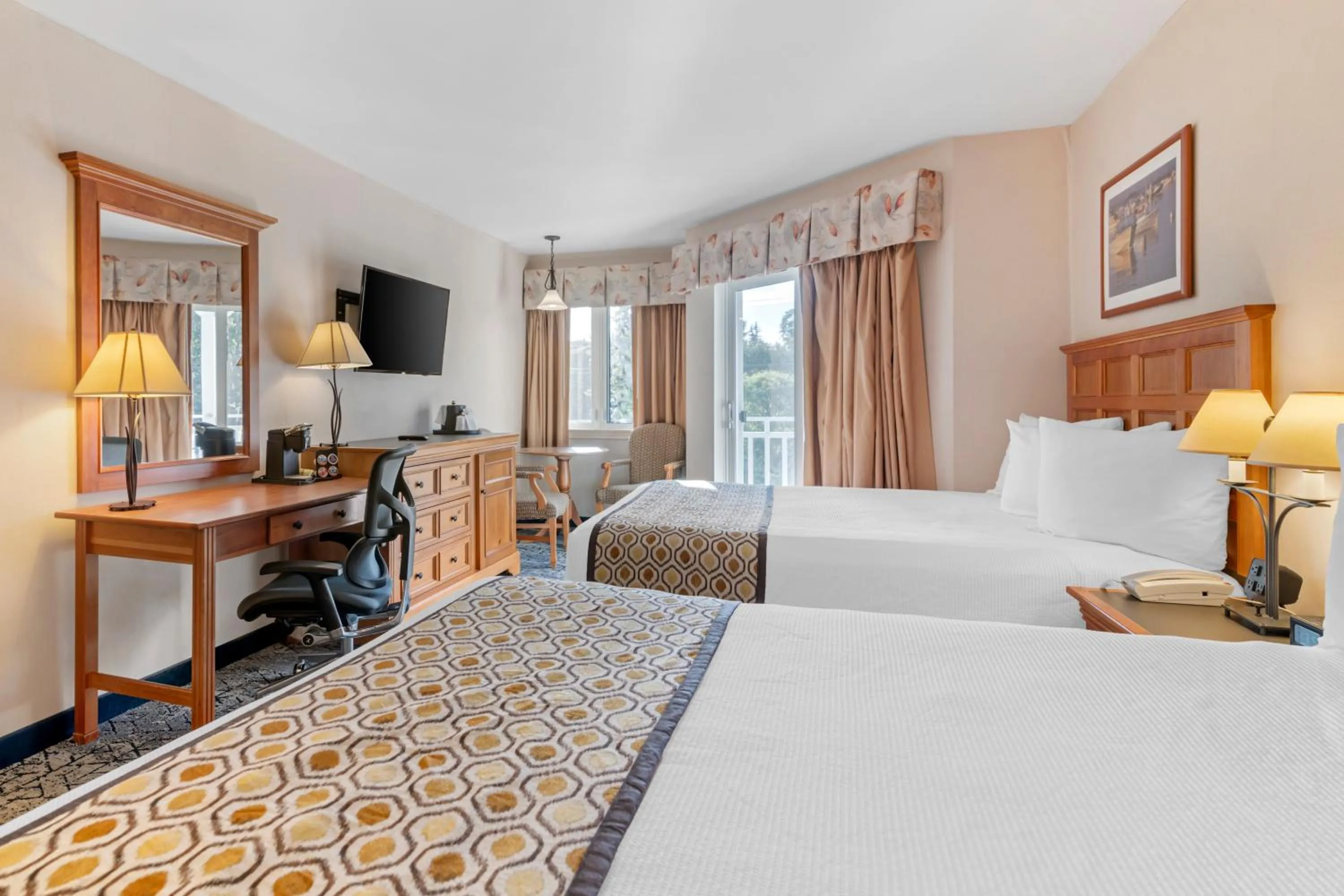 Queen Room in Meadowmere Resort