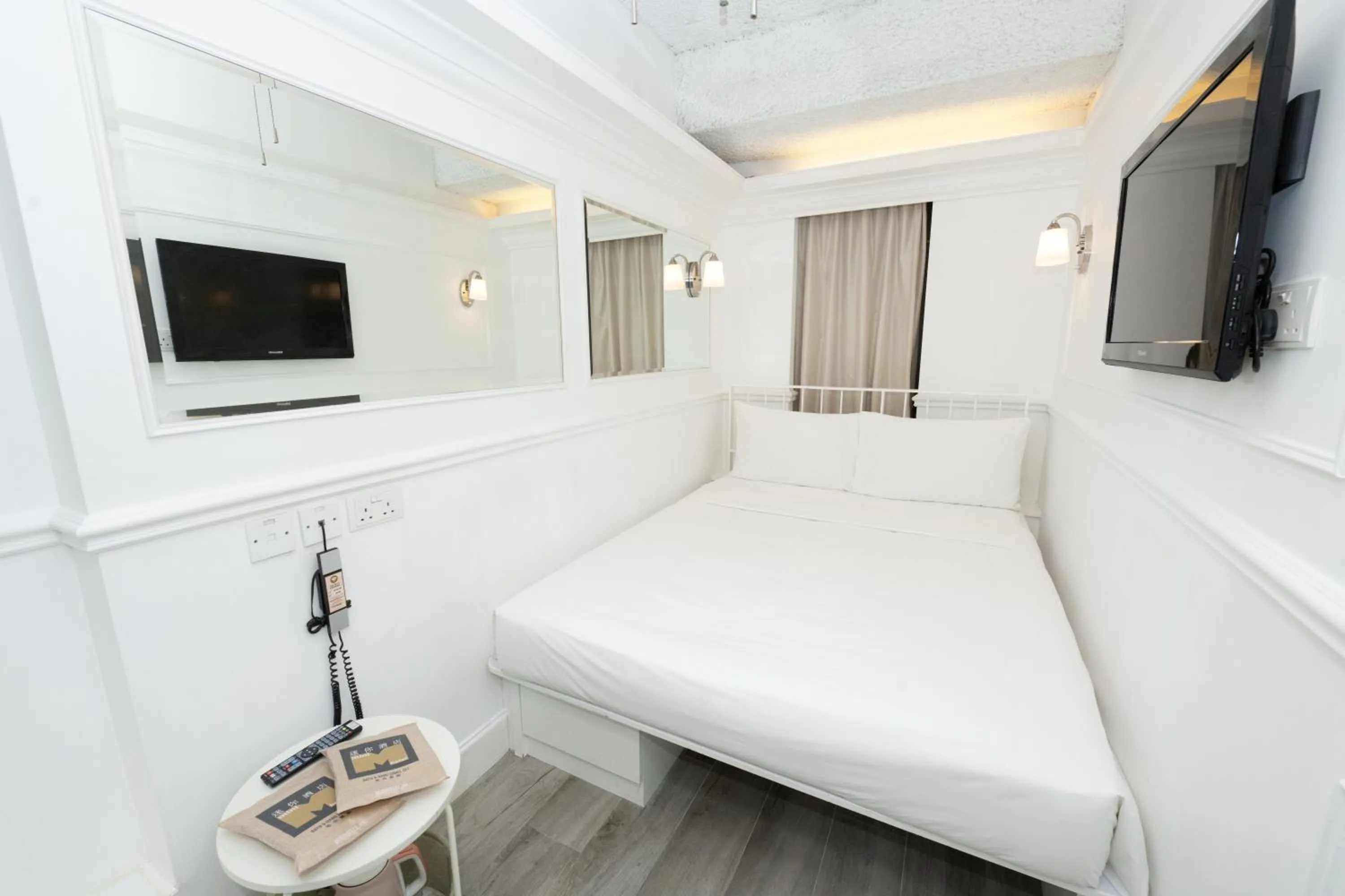 Smart Queen Room in Mini Hotel Causeway Bay