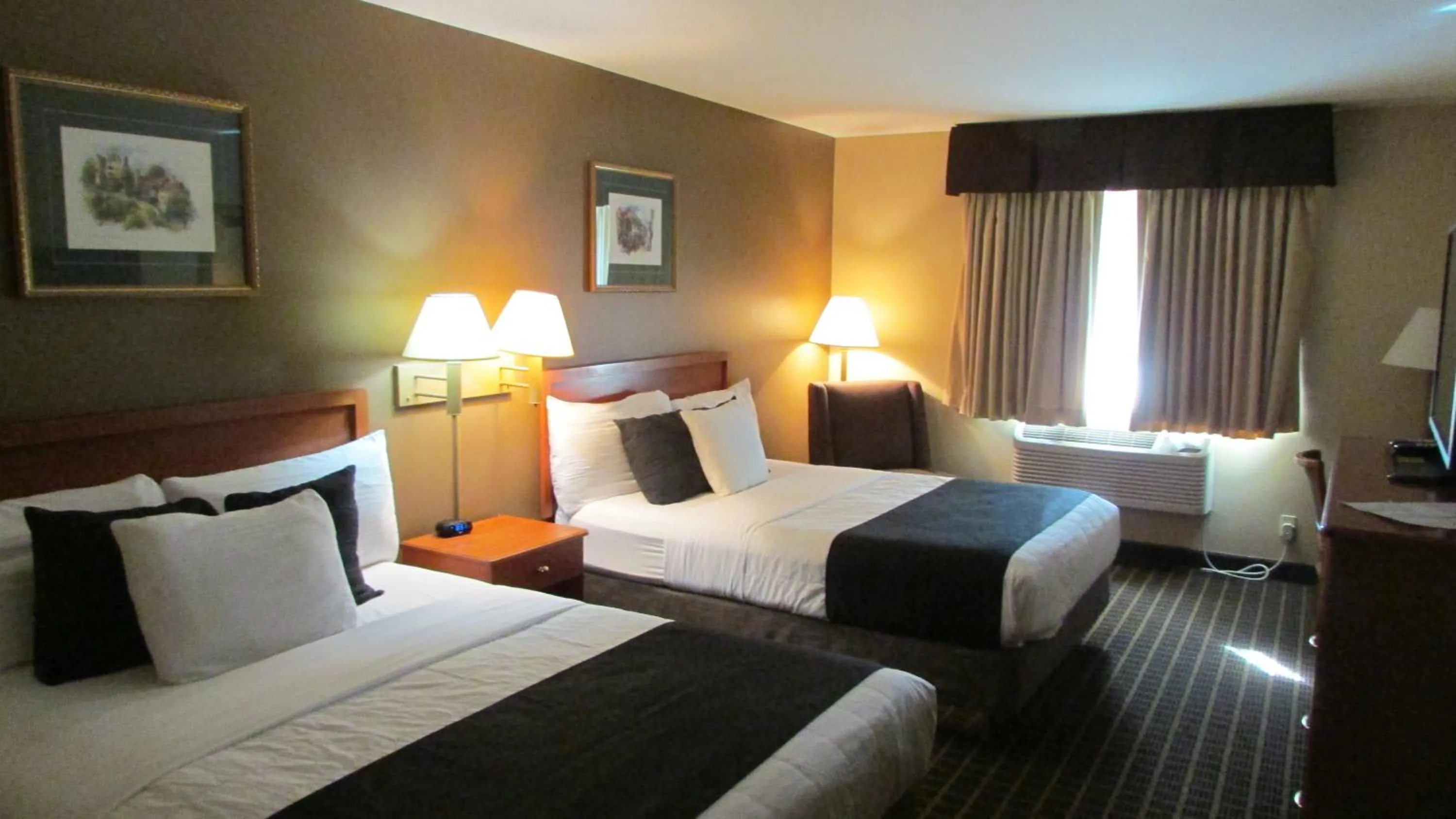 Queen Room with Two Queen Beds in FairBridge Inn & Suites Leavenworth