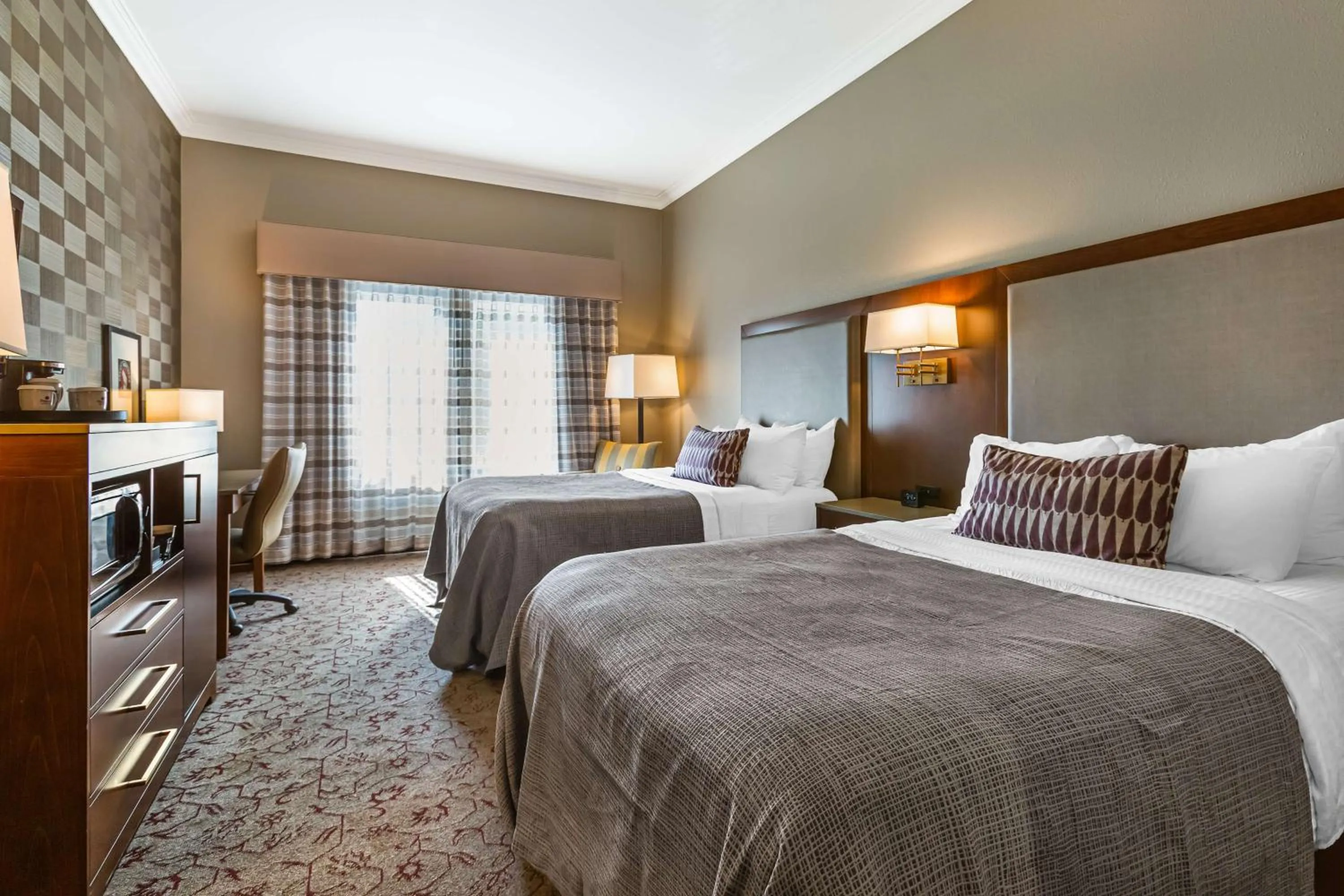 Queen Room with Two Queen Beds in Best Western Premier Helena Great Northern Hotel