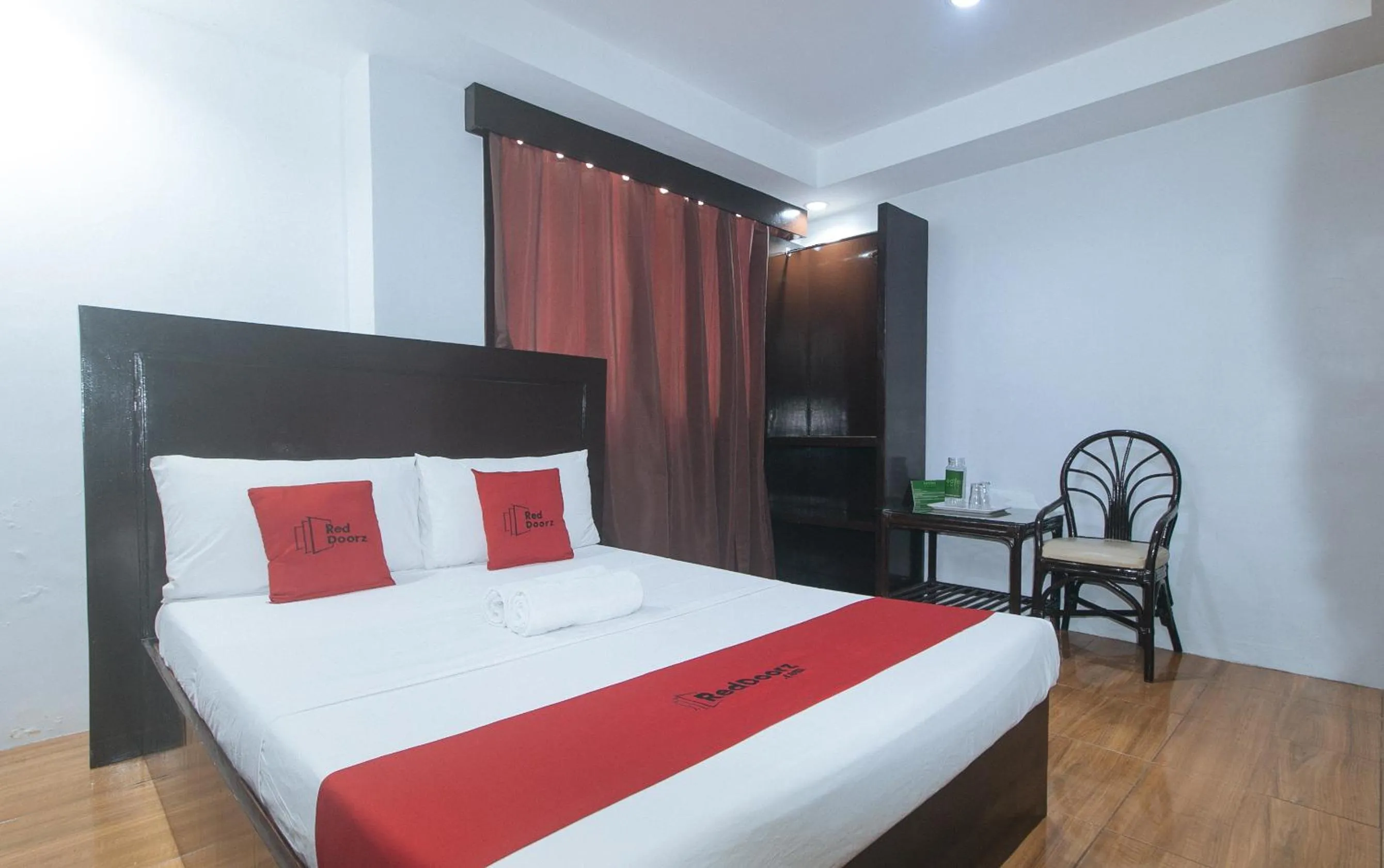 Double Room in RedDoorz @ Junquera Extension Cebu