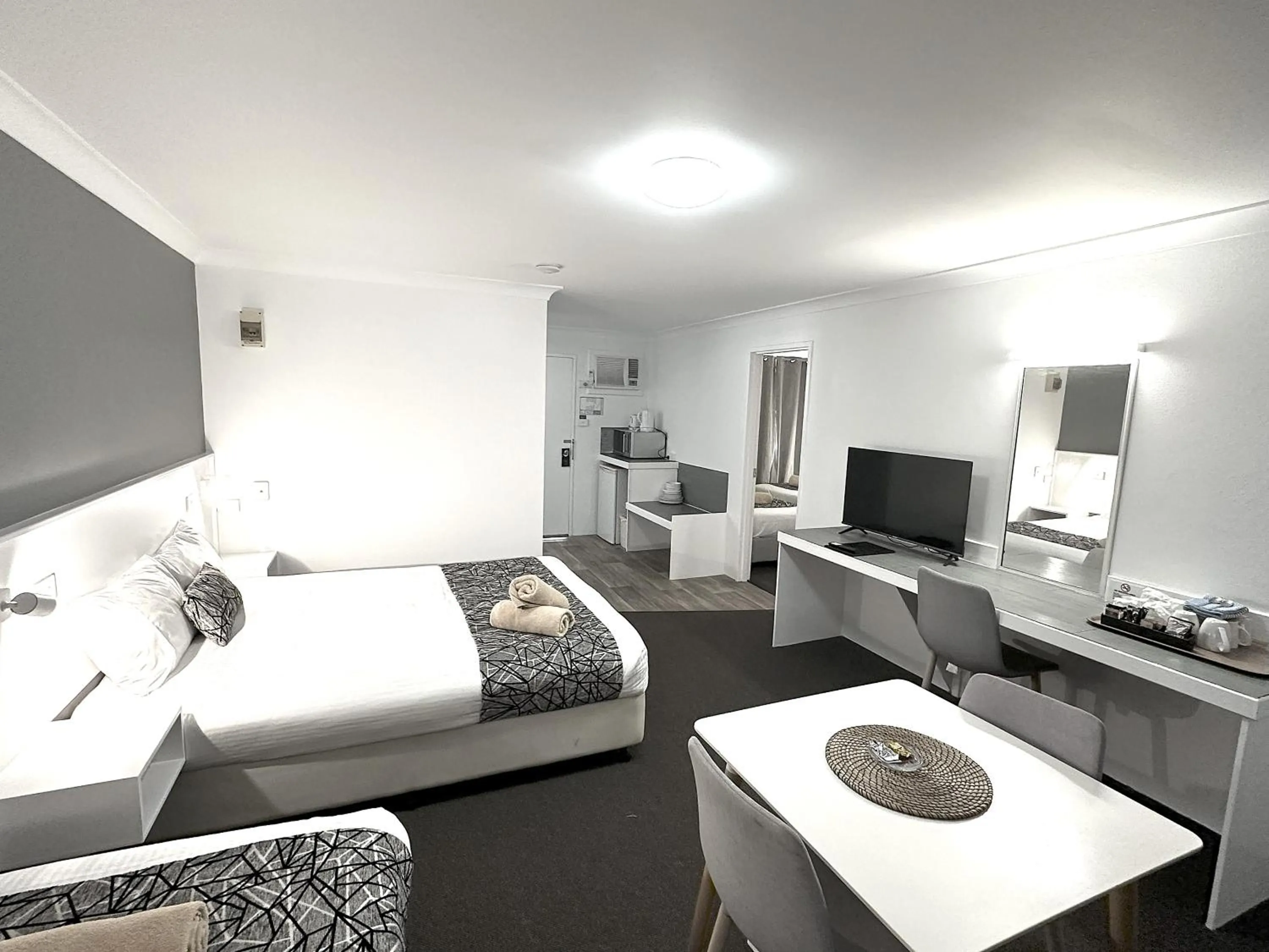 Two-Bedroom Suite in Rosebourne Gardens Motel