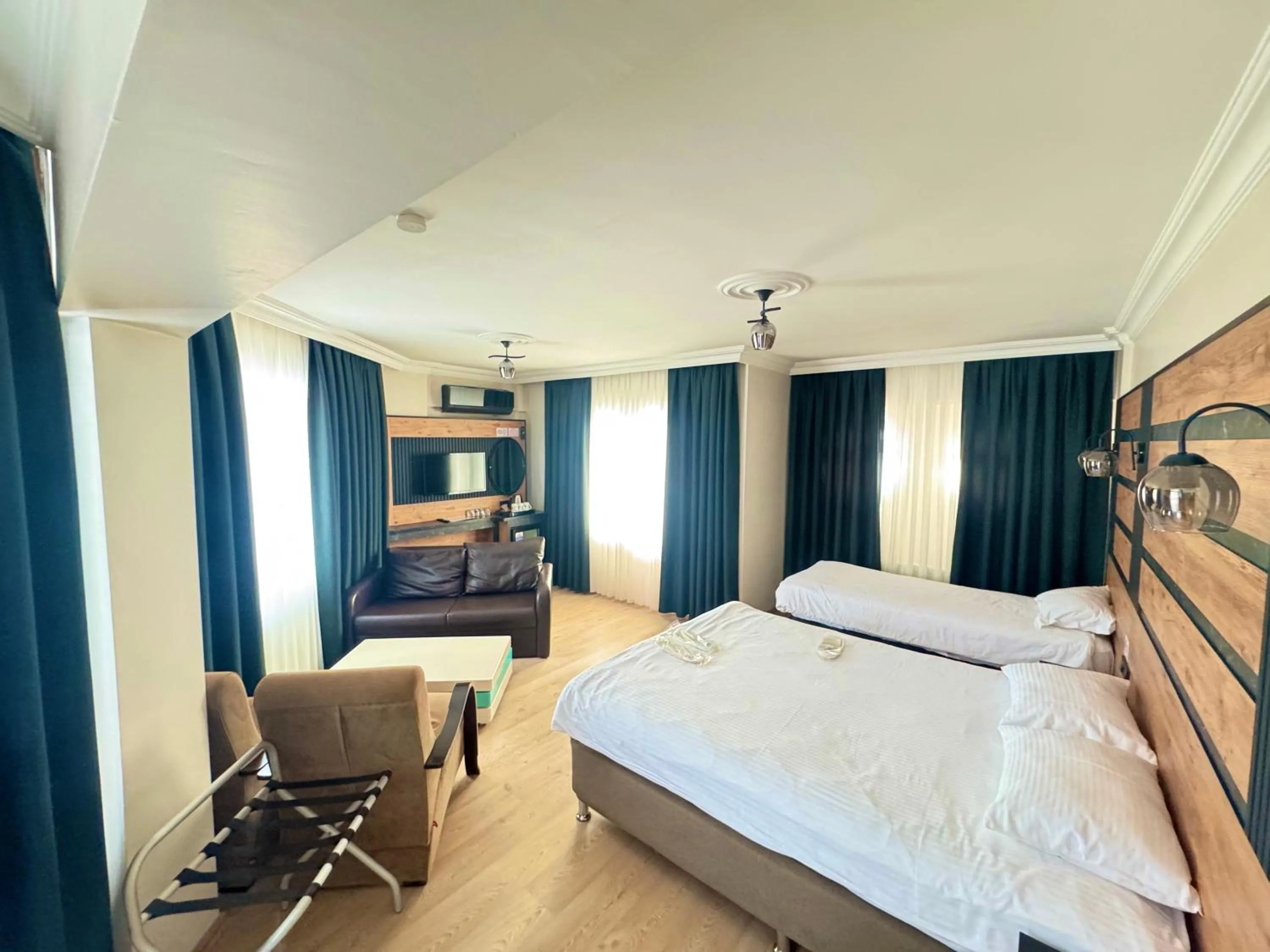 Deluxe Quadruple Room with Sea View in Amasra Ceylin Otel