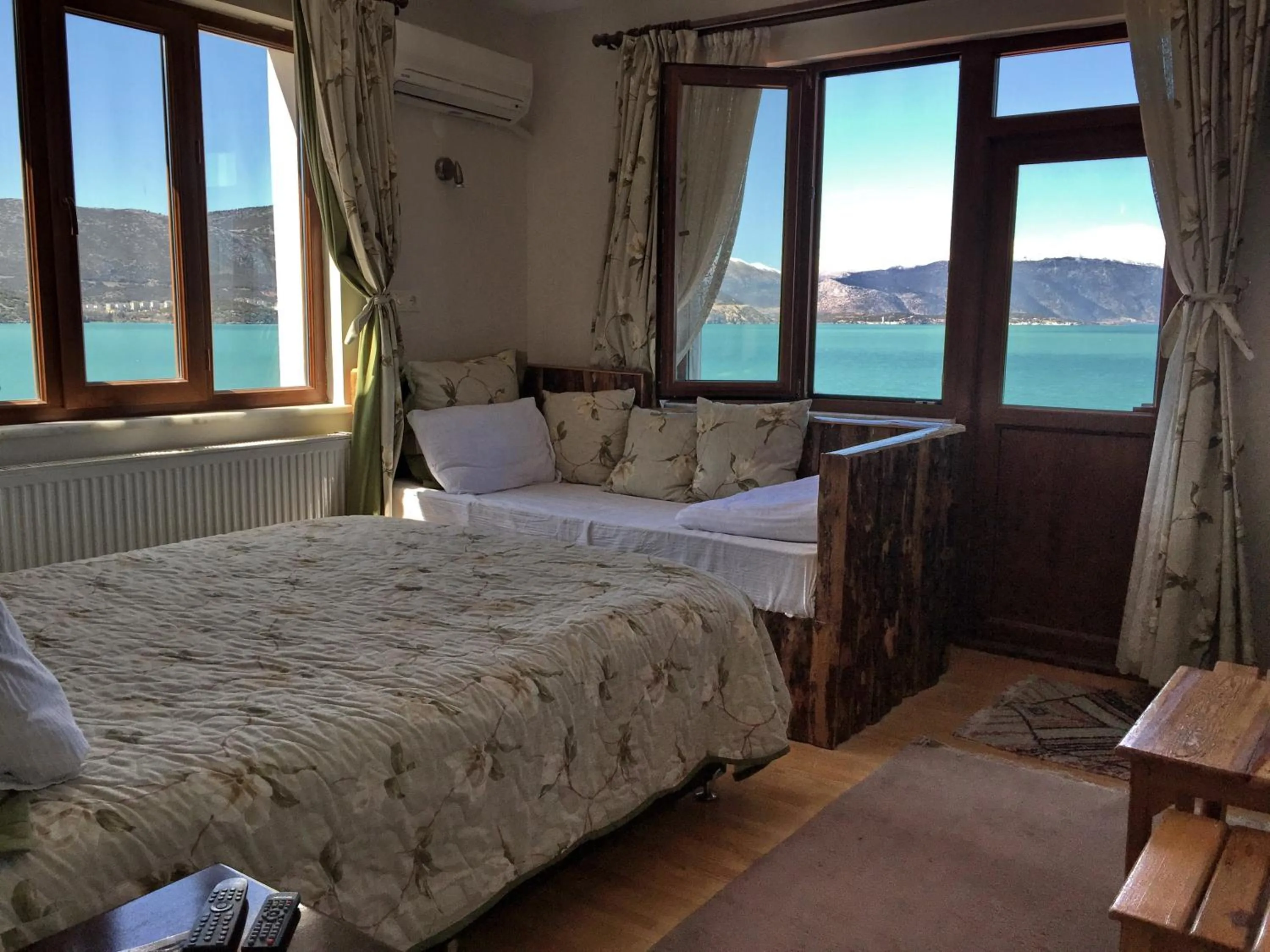 Double or Twin Room with Lake View in Fulya Pension
