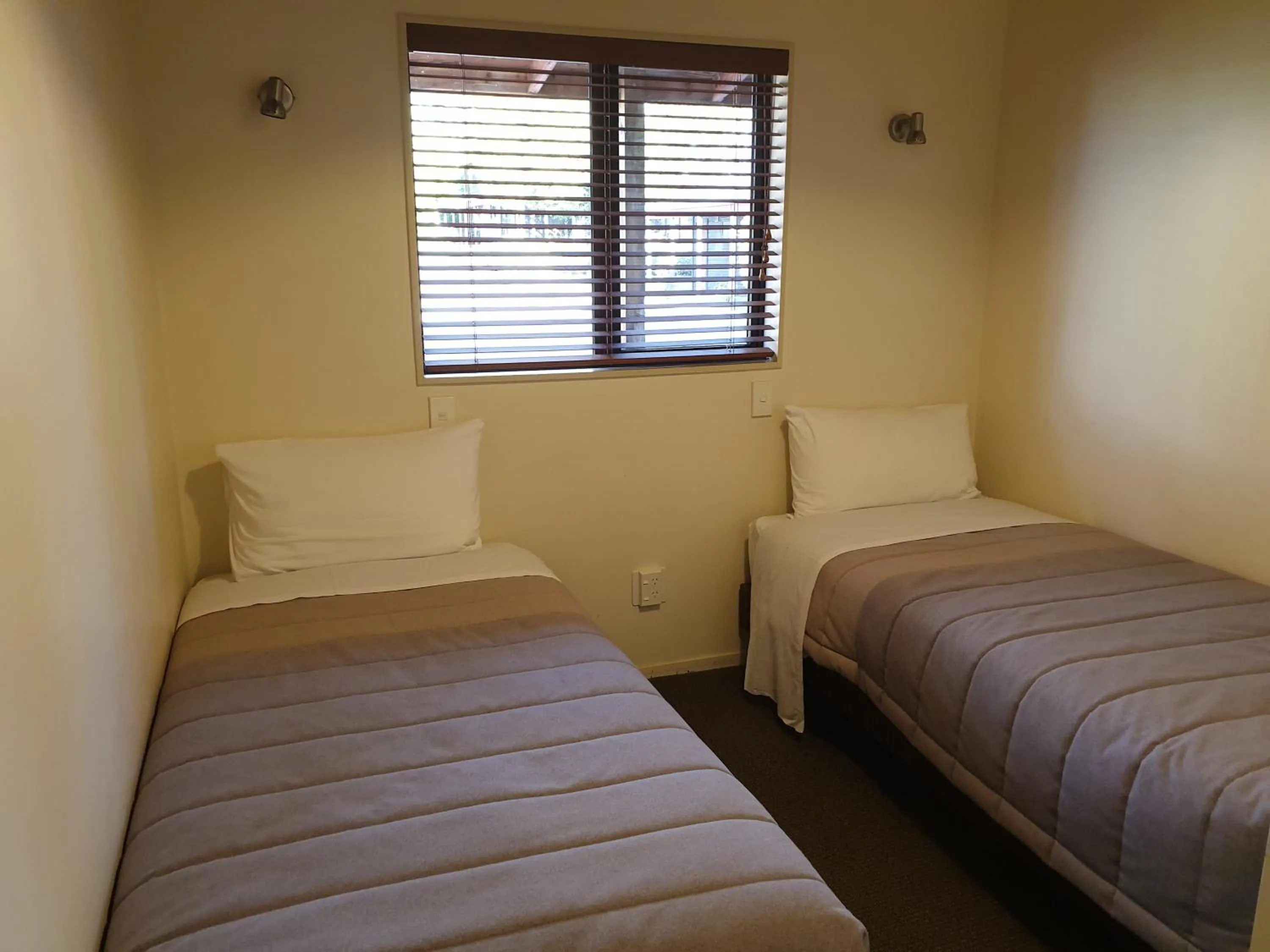 Two-Bedroom Unit without Cooking in The Hobbit Motorlodge