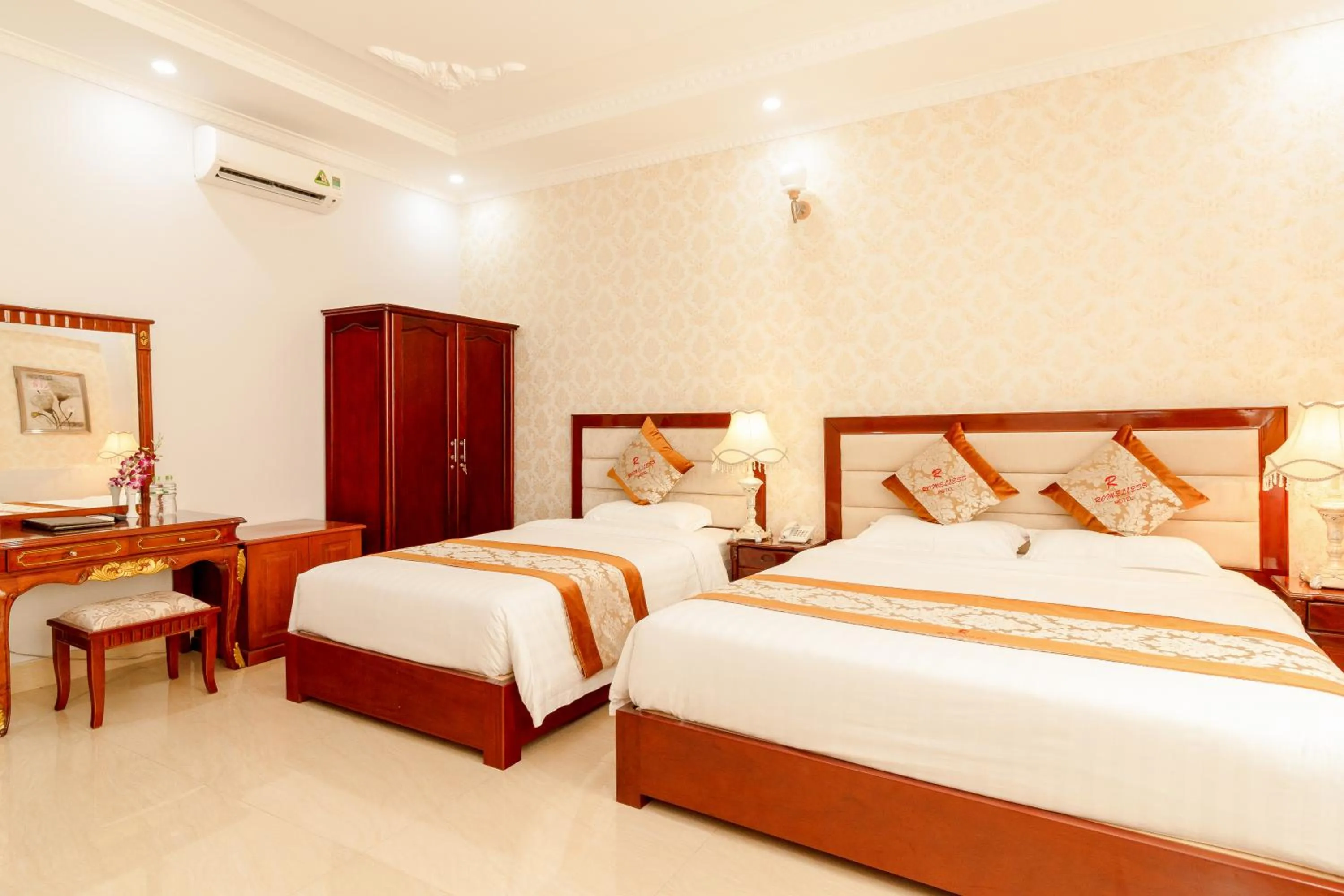 Deluxe Triple Room in Romeliess Hotel