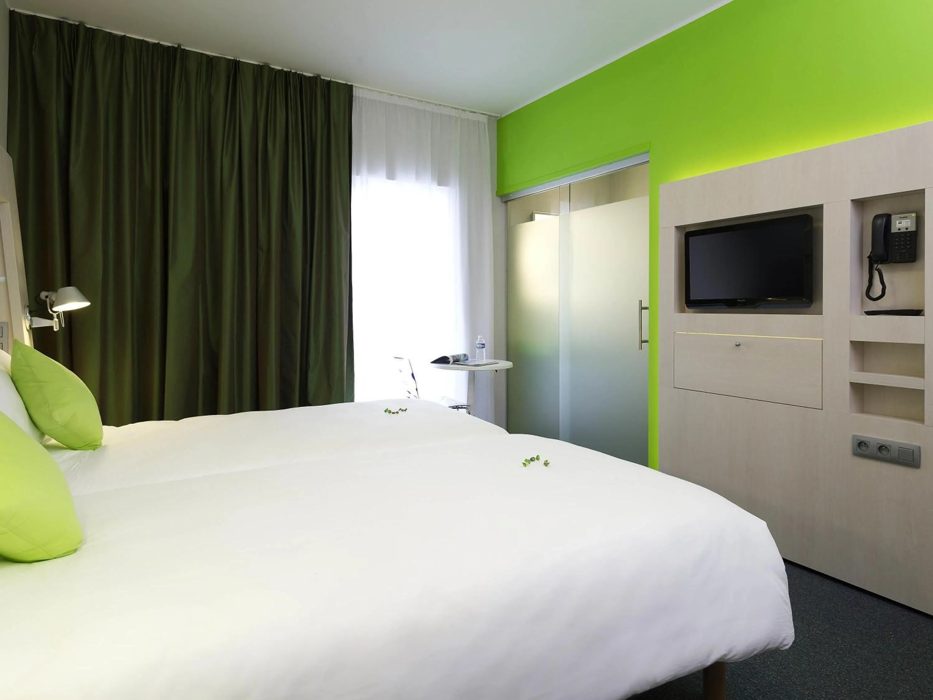 Standard Twin Room in Ibis Styles Nivelles