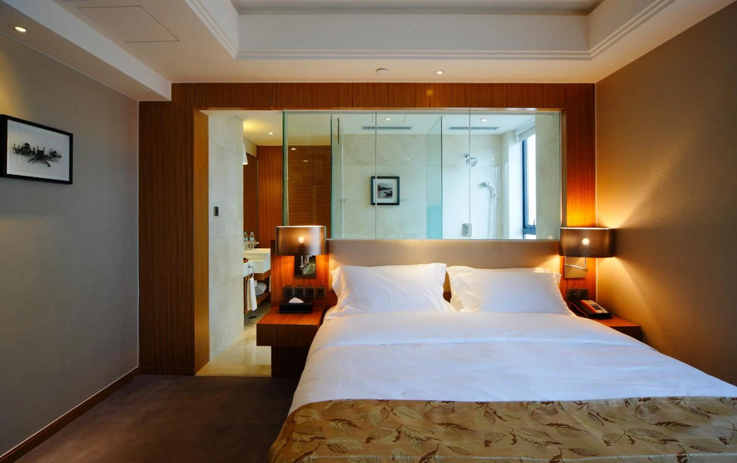 Superior King Room in DW Hotel
