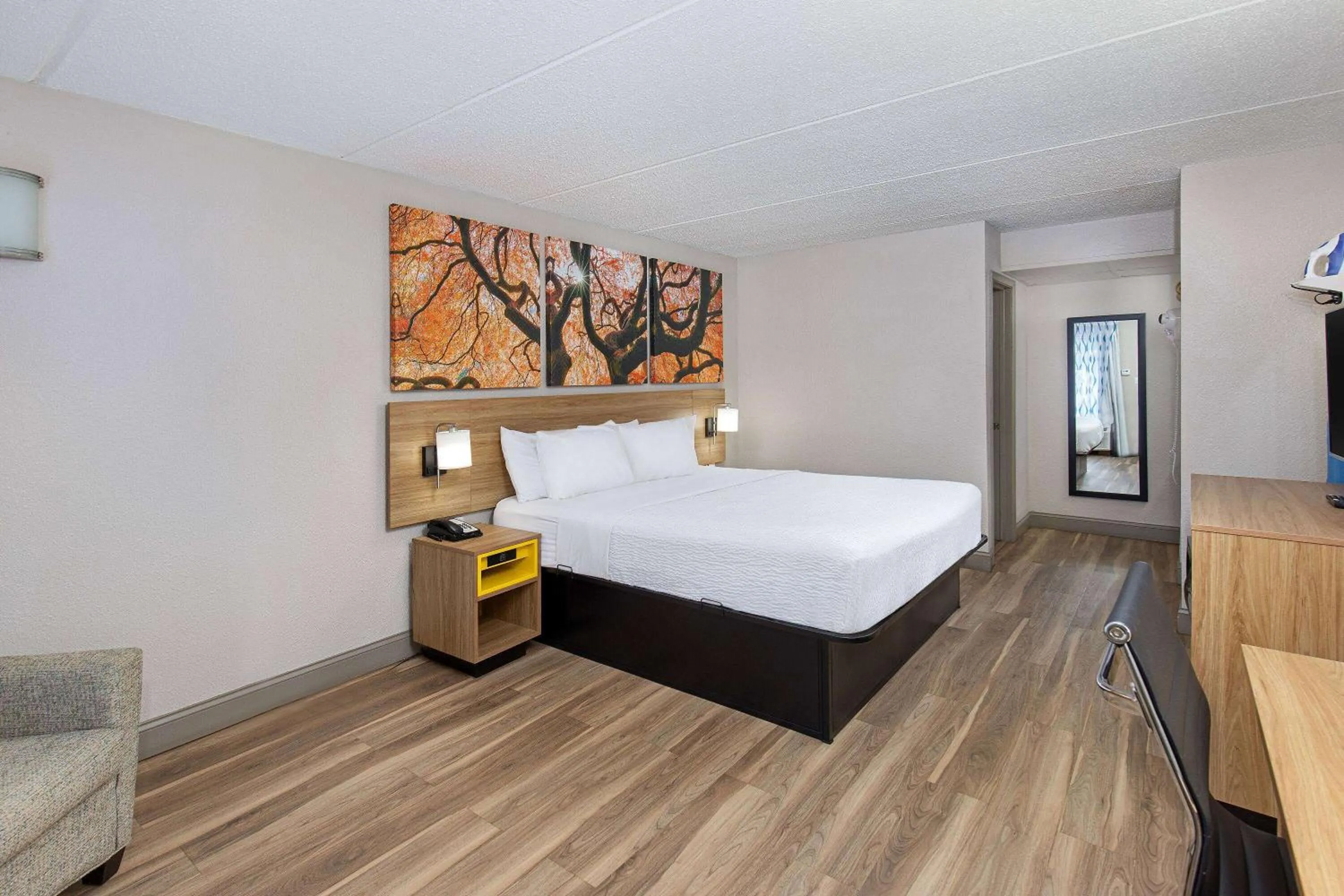 King Room - Smoking  in Days Inn by Wyndham Knoxville North