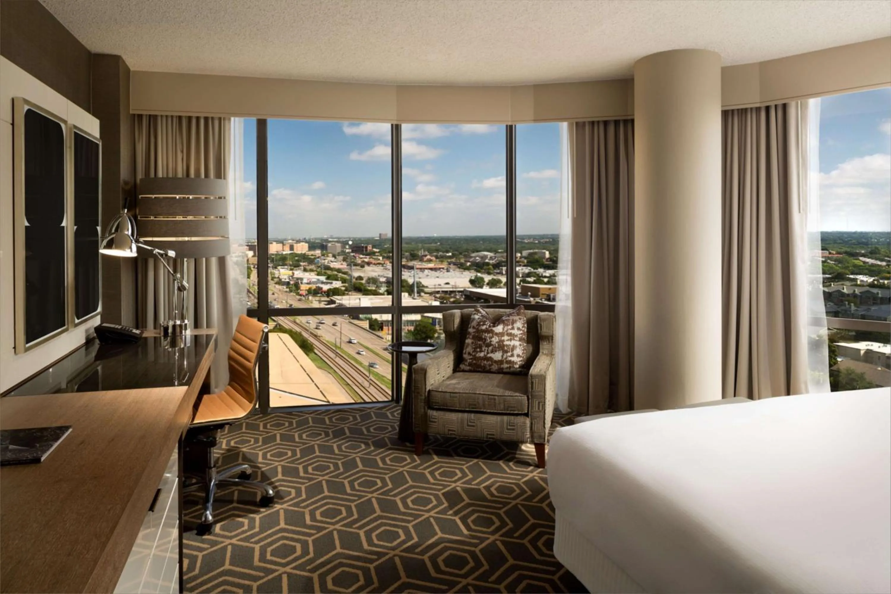 King Room - Non-Smoking in DoubleTree by Hilton Hotel Dallas Campbell Centre