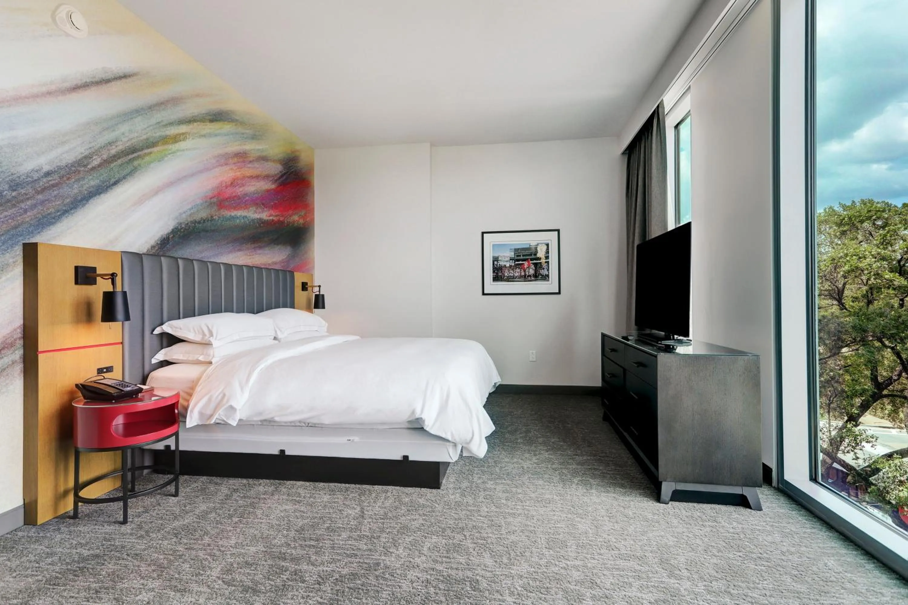 Premium One-Bedroom King Suite with Sofa Bed and View in Hilton University of Houston