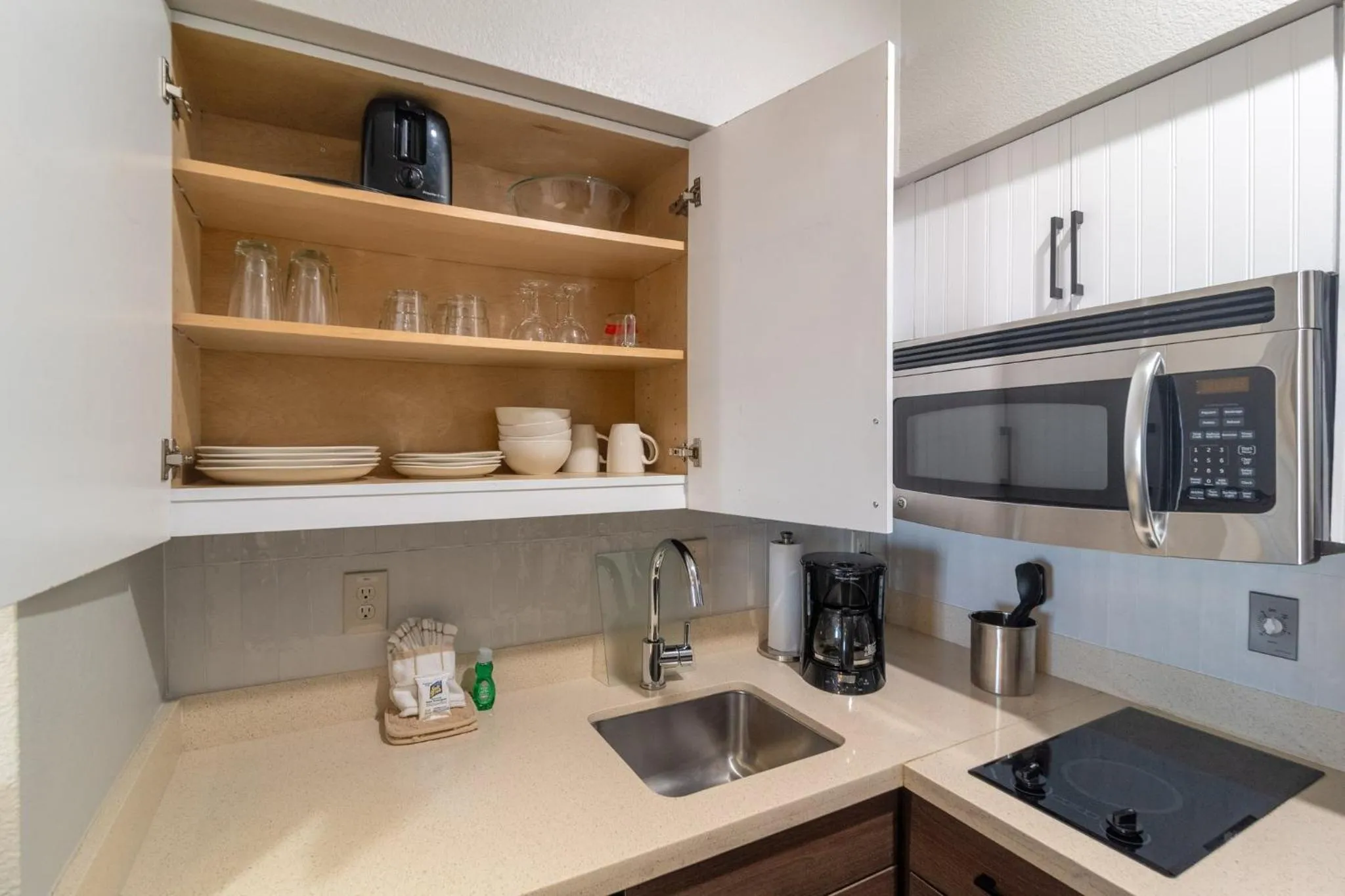 Queen Studio Suite with Bath Tub - Mobility Accessible - Non-Smoking in Staybridge Suites Longview by IHG