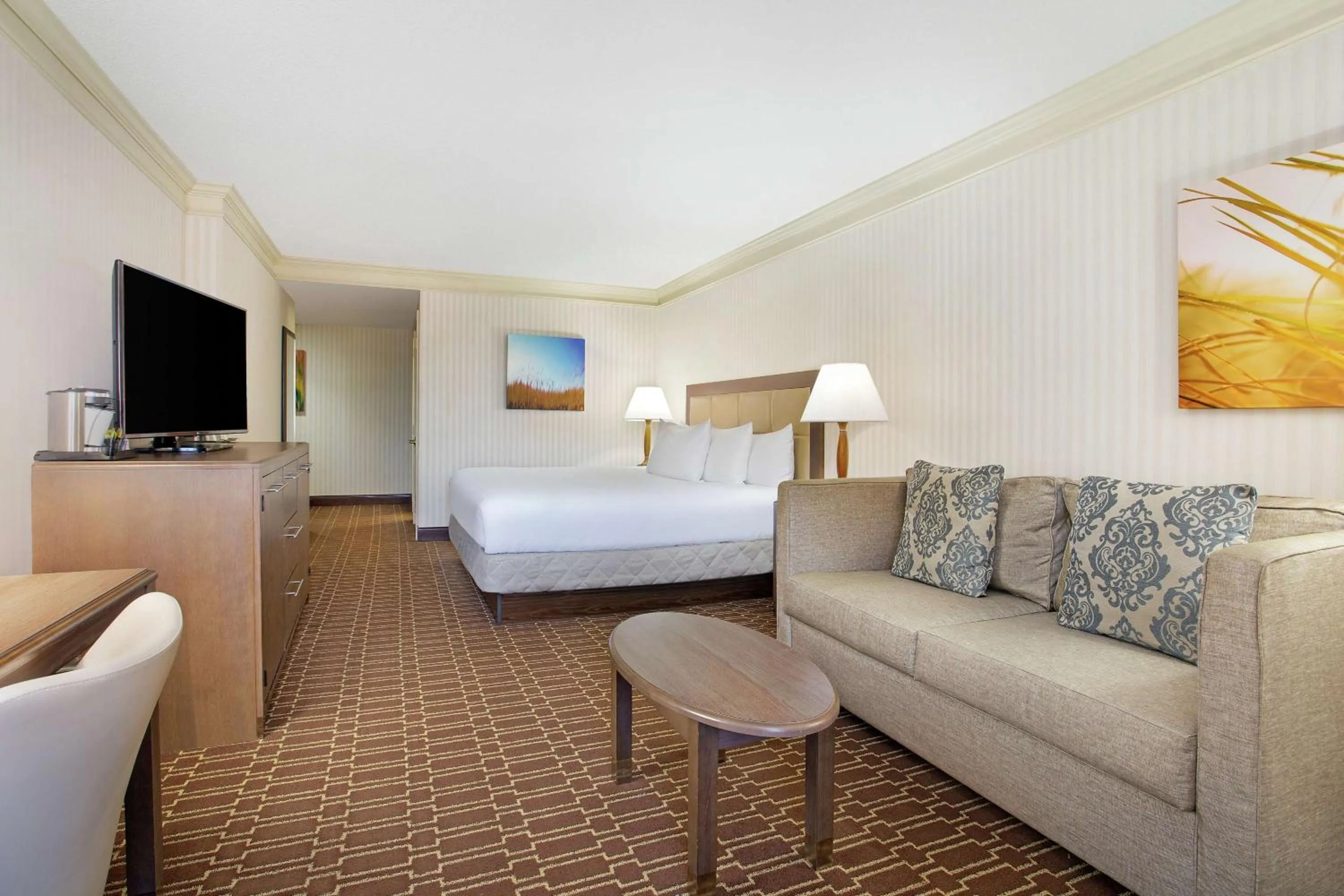 King Room with Sofa Bed in Hilton Jackson