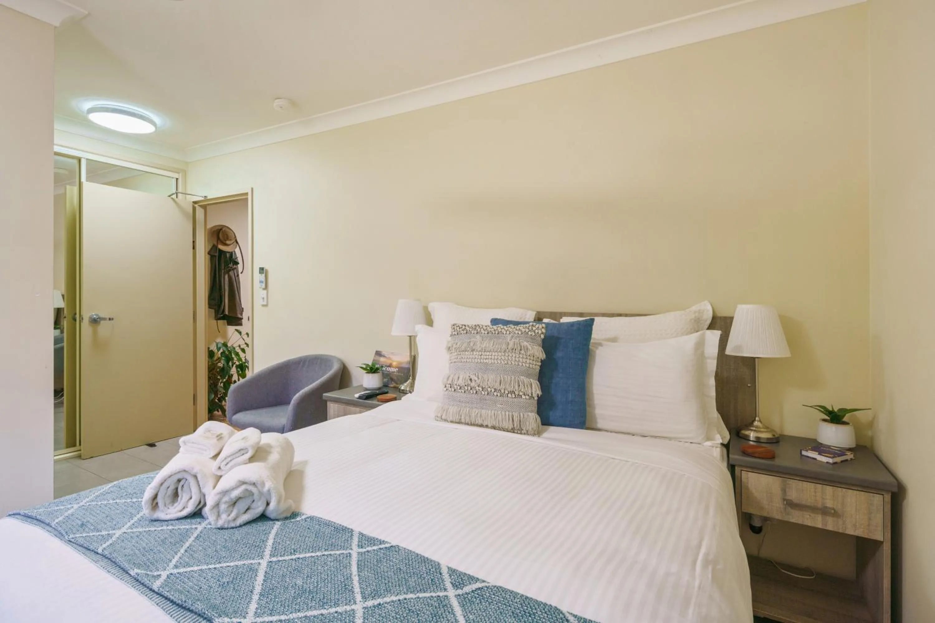 The Ribbonwood Room - Not pet friendly in The Guesthouse Maleny