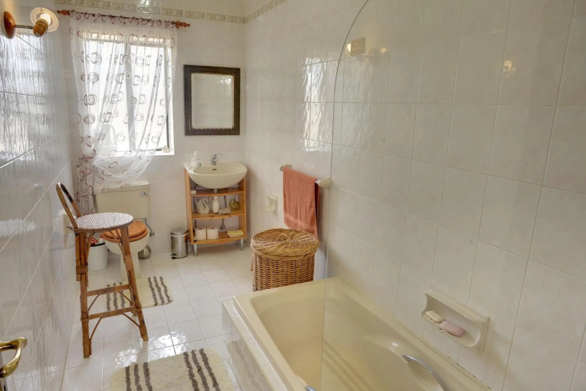 Twin Room with Shared Bathroom in Ta' Bertu Host Family Bed & Breakfast