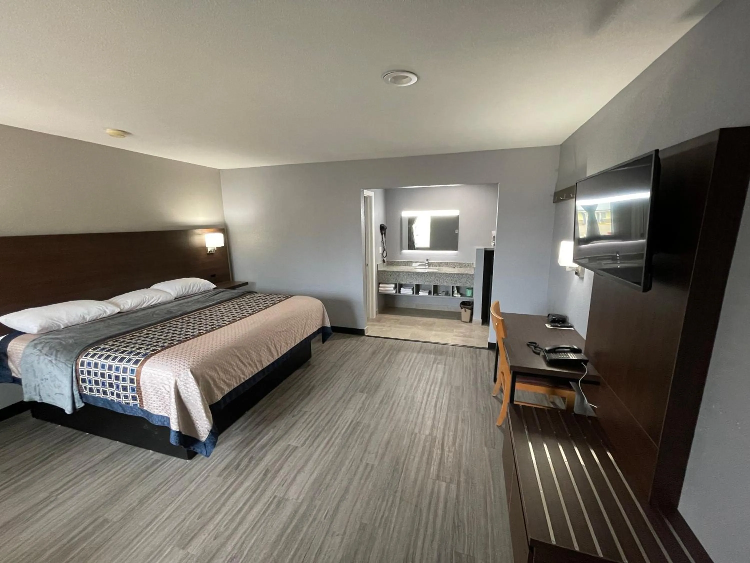 King Room - Non-Smoking in Ridge Motel