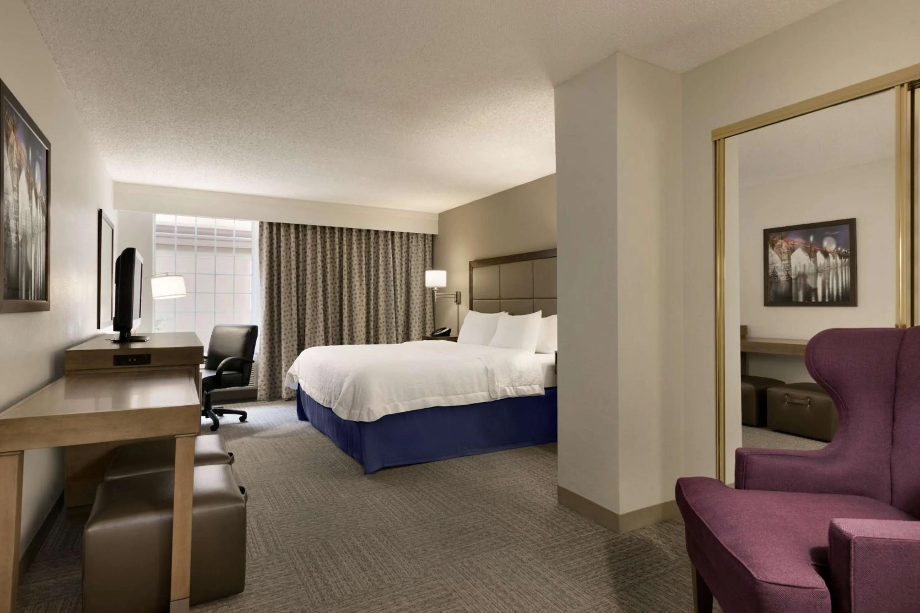 King Room with King Bed - Non-Smoking in Hampton Inn & Suites Hershey