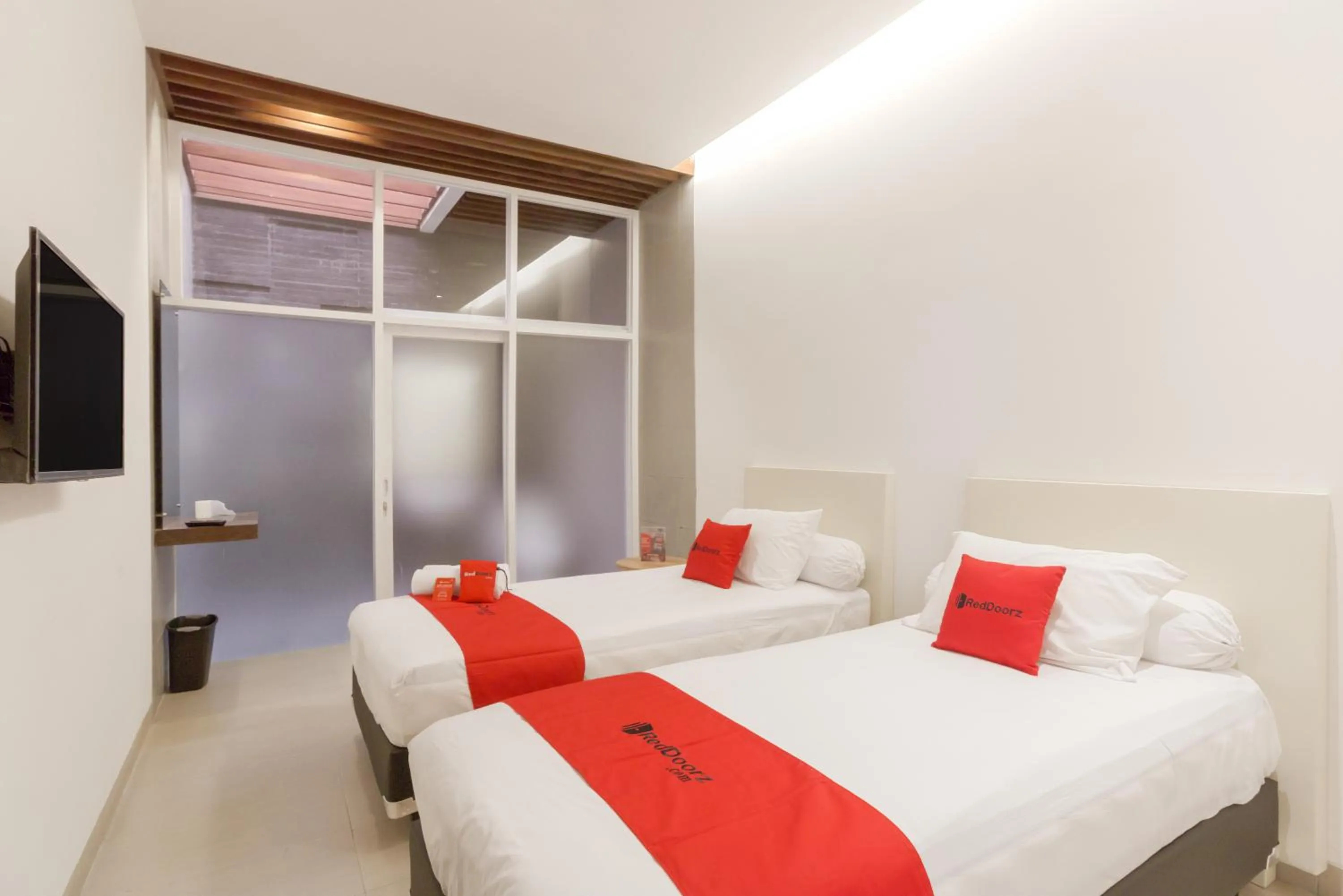 Twin Room in RedDoorz Plus @ Demangan Gejayan