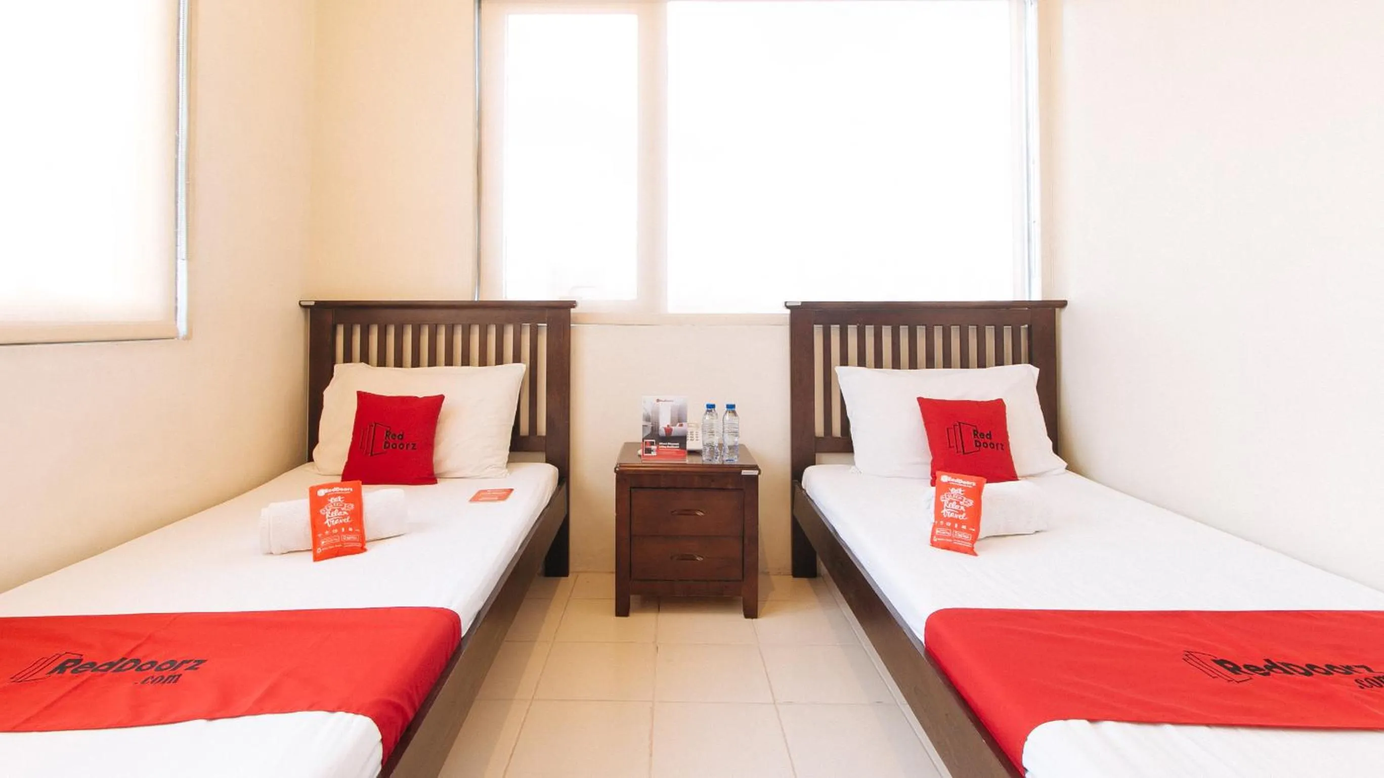 Double Room in RedDoorz Plus @ E Rodriguez Corner Banawe