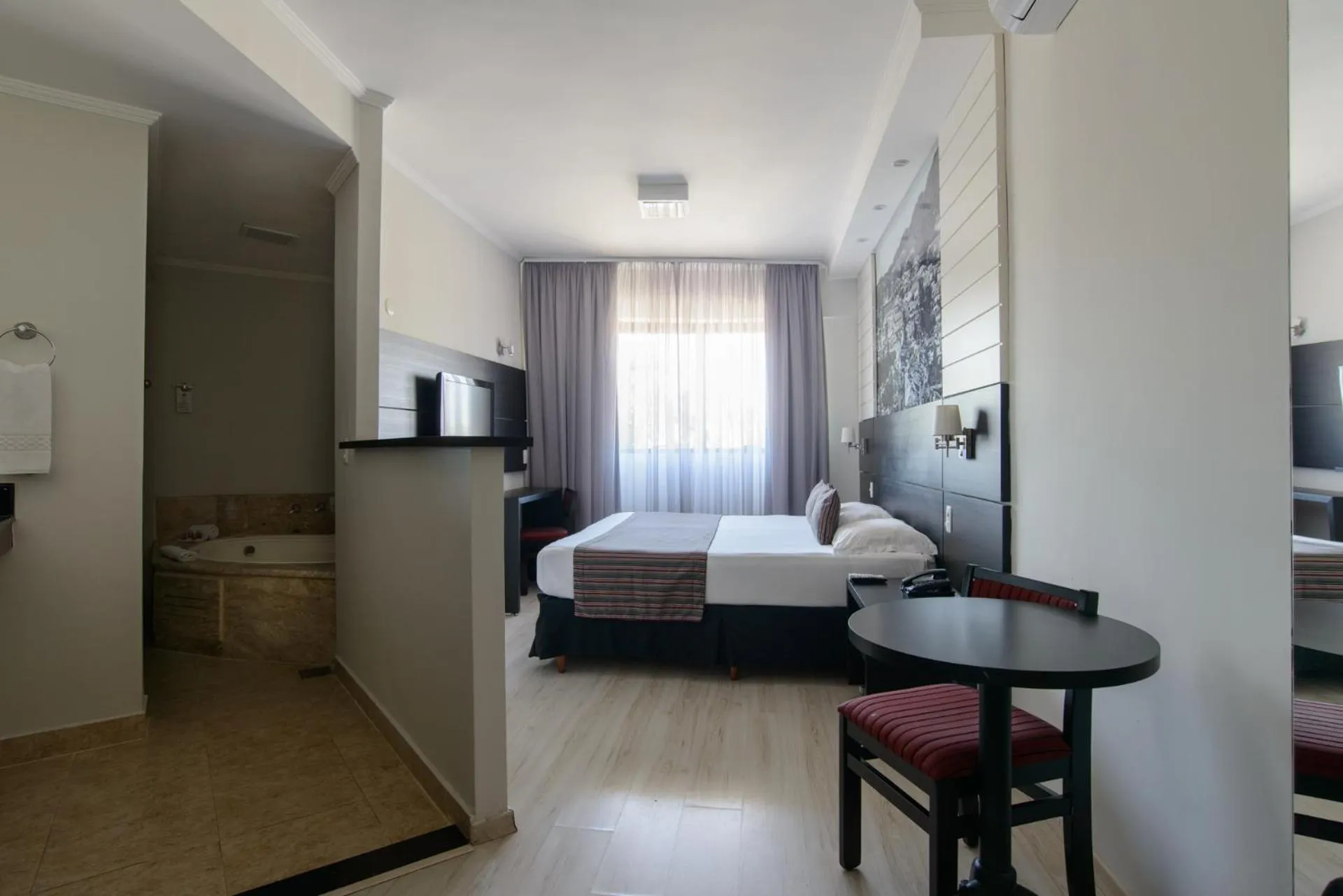 King Suite with Spa Bath in Faro Hotel Taubaté