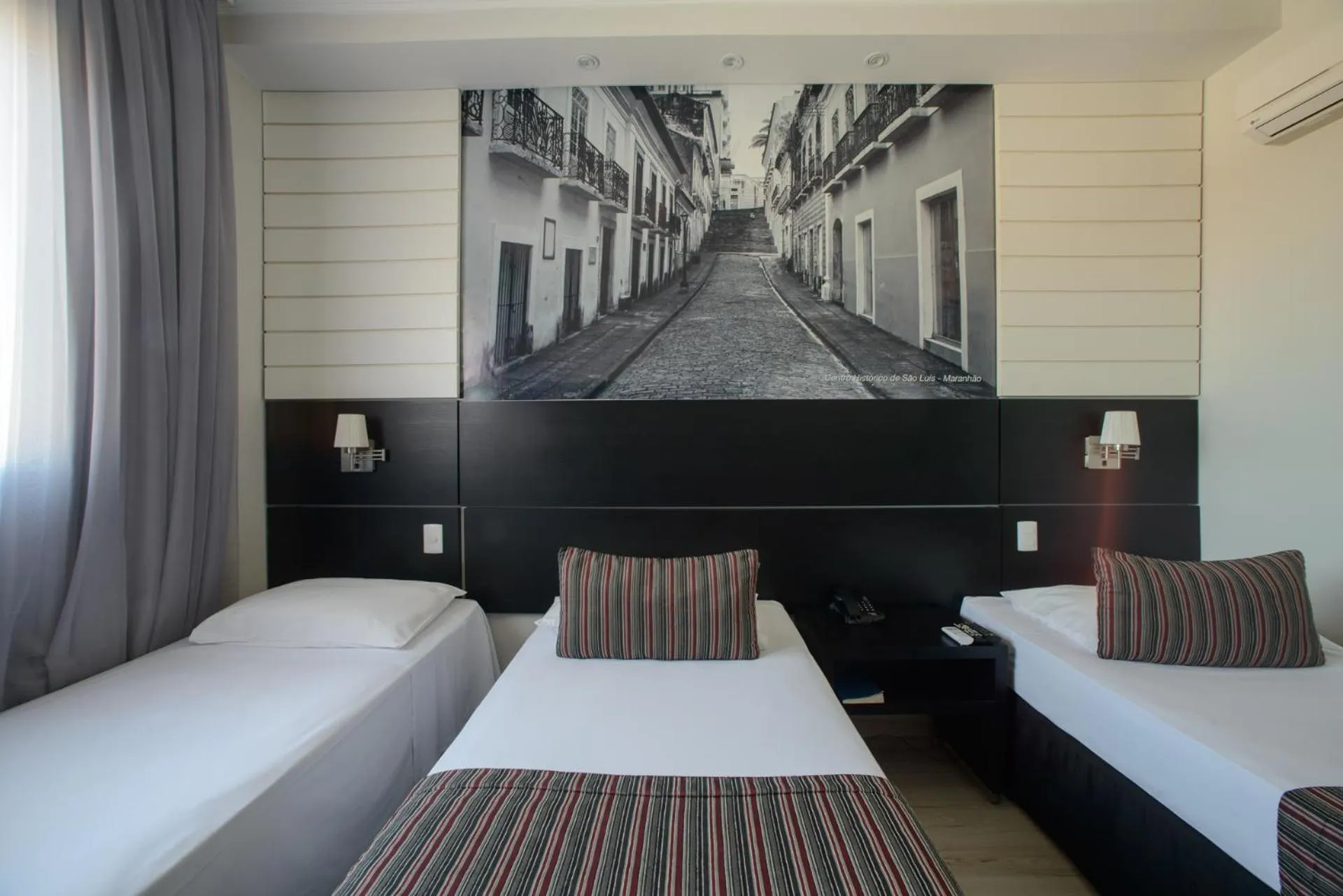 Luxury Triple Room in Faro Hotel Taubaté
