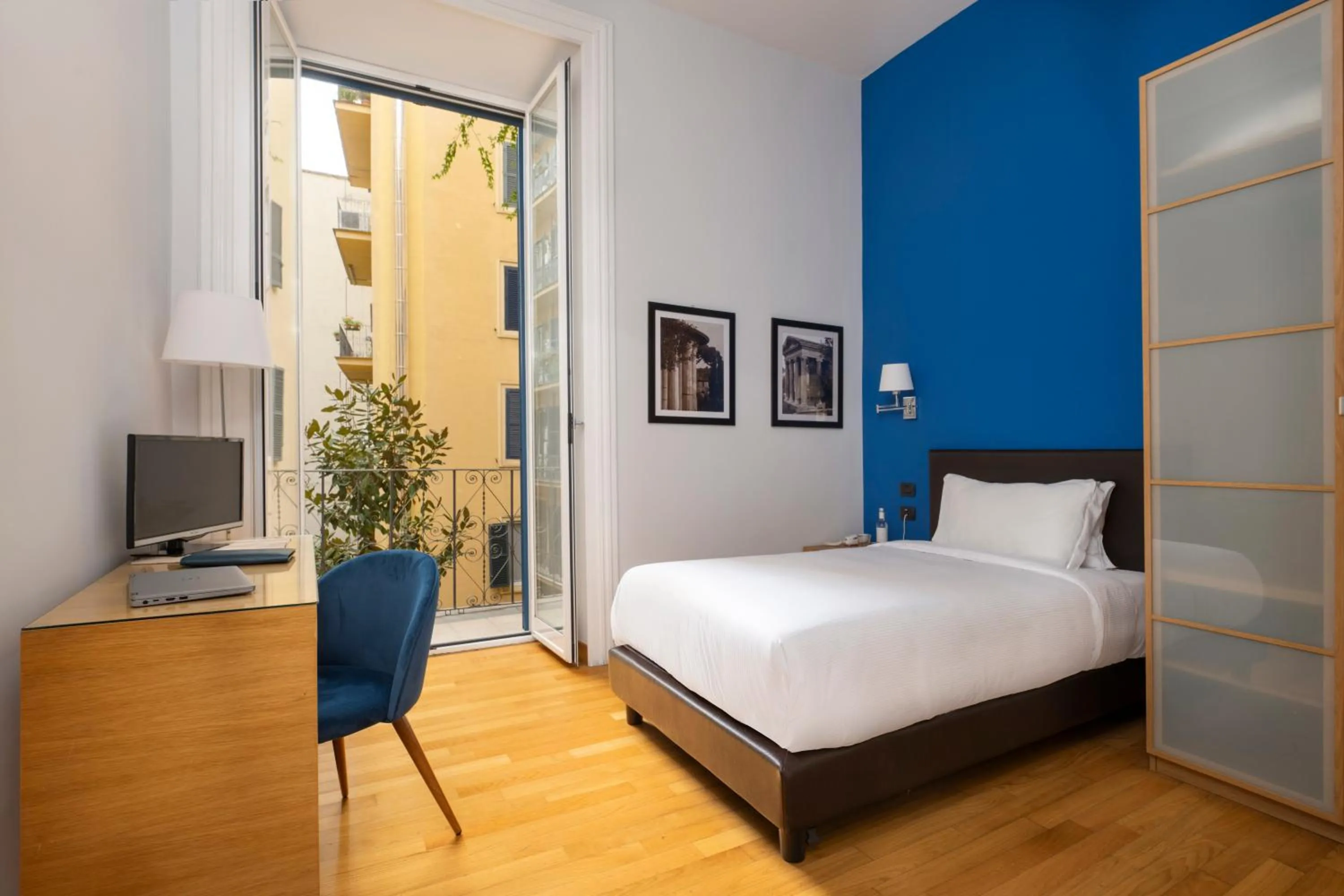 Single Room in Sky Blue Place Rome