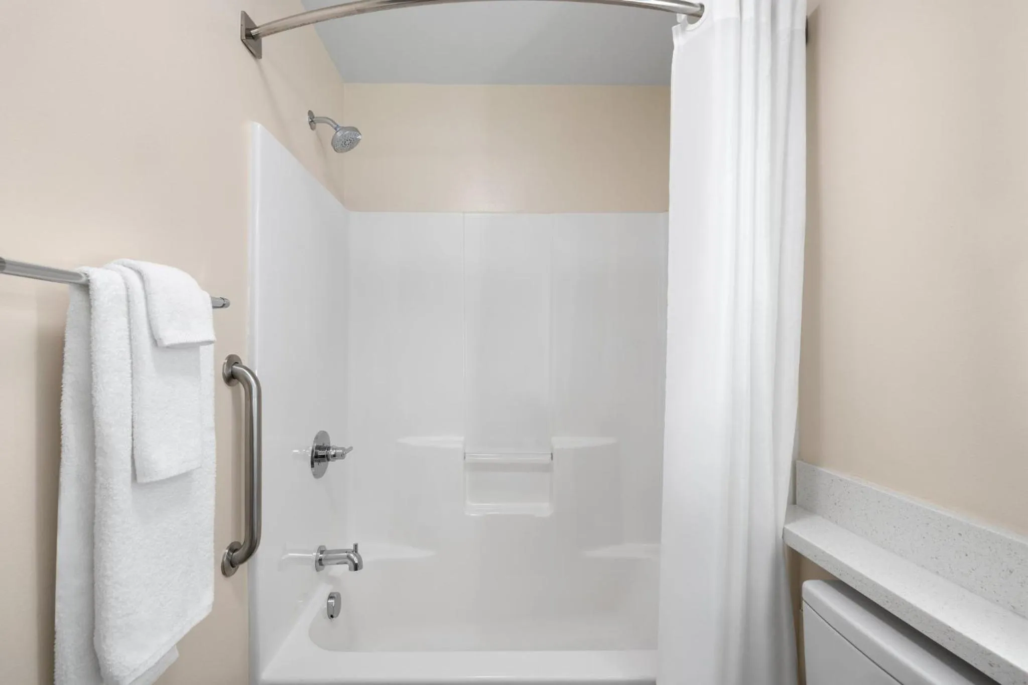 Queen Studio - Smoking in Candlewood Suites Sioux Falls by IHG