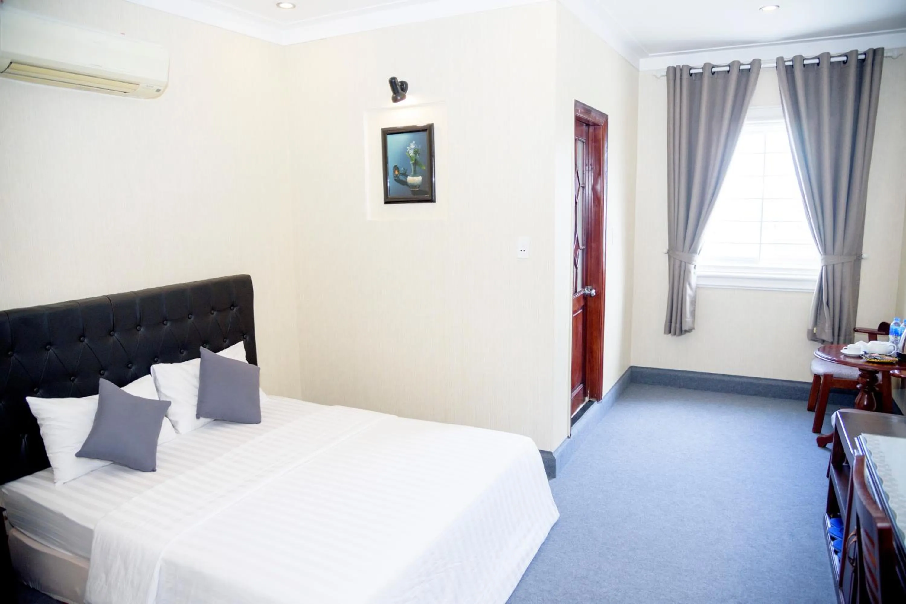 Deluxe Double Room in Ha Trinh Hotel