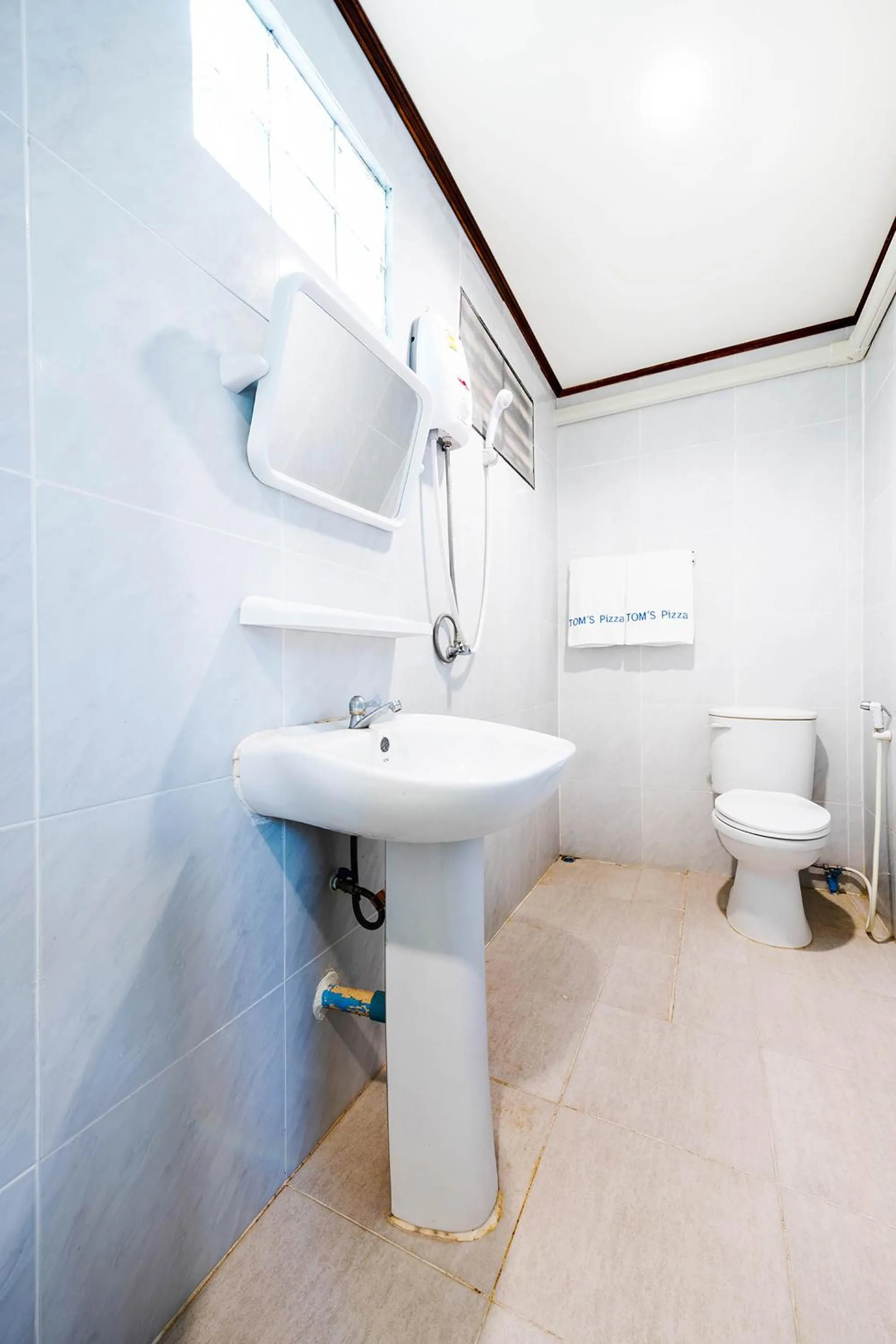 Superior Twin Room in Tom Pizza Resort