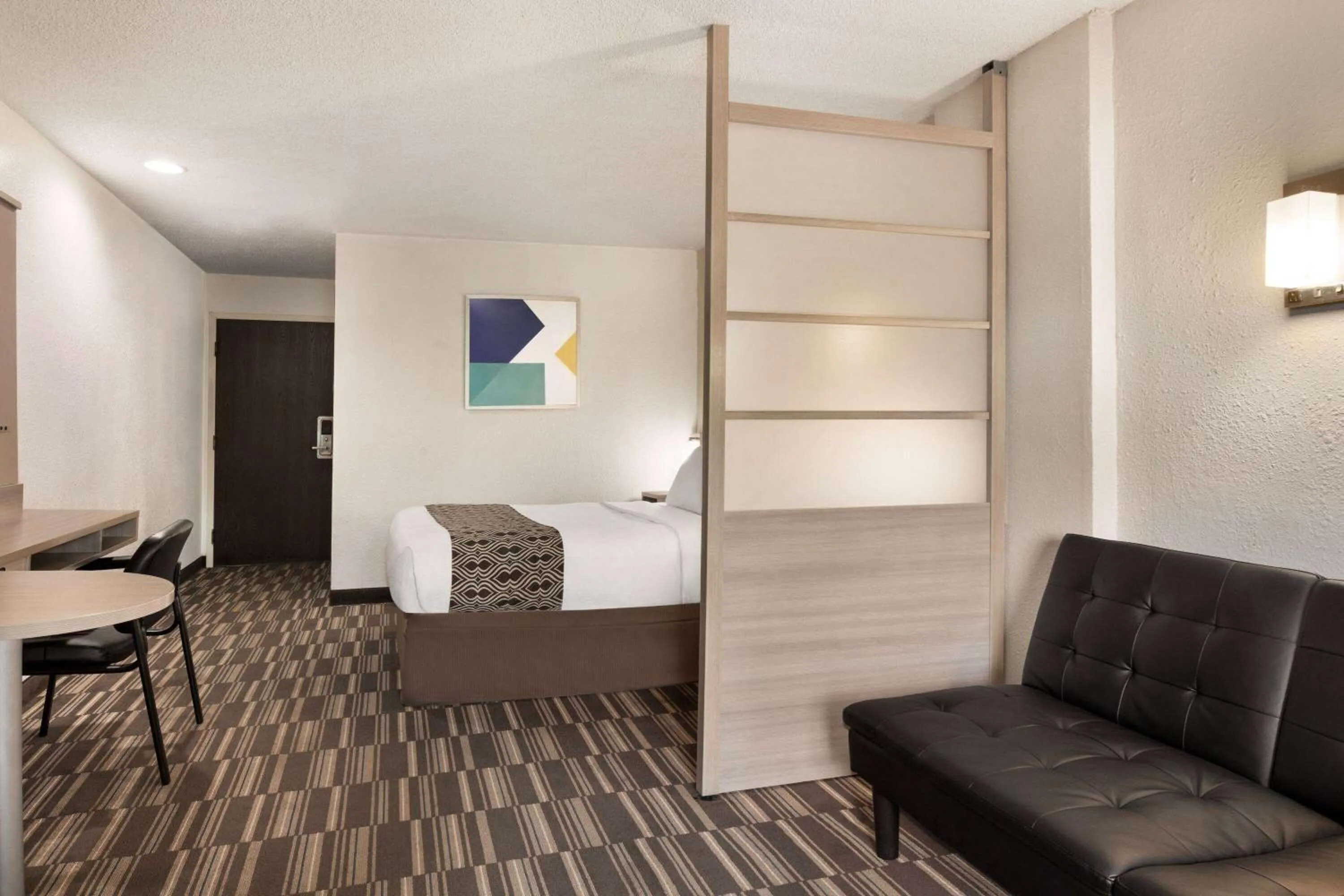Queen Studio Suite - Mobility Access/Non-Smoking in Microtel Inn & Suites by Wyndham Florence/Cincinnati Airpo