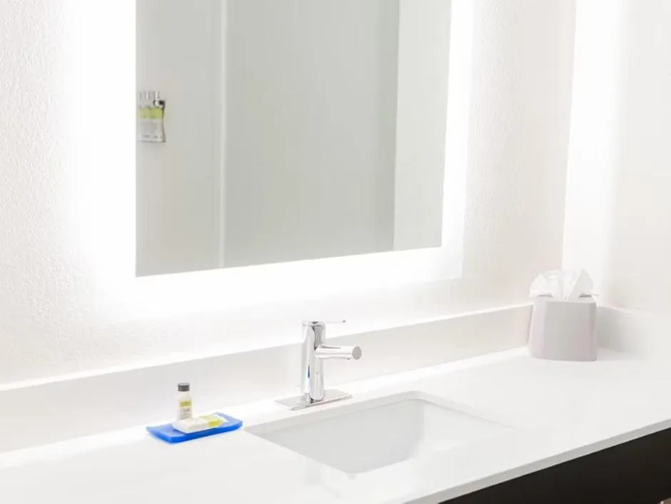 Queen Suite with Two Queen Beds in Holiday Inn Express - Andalusia by IHG