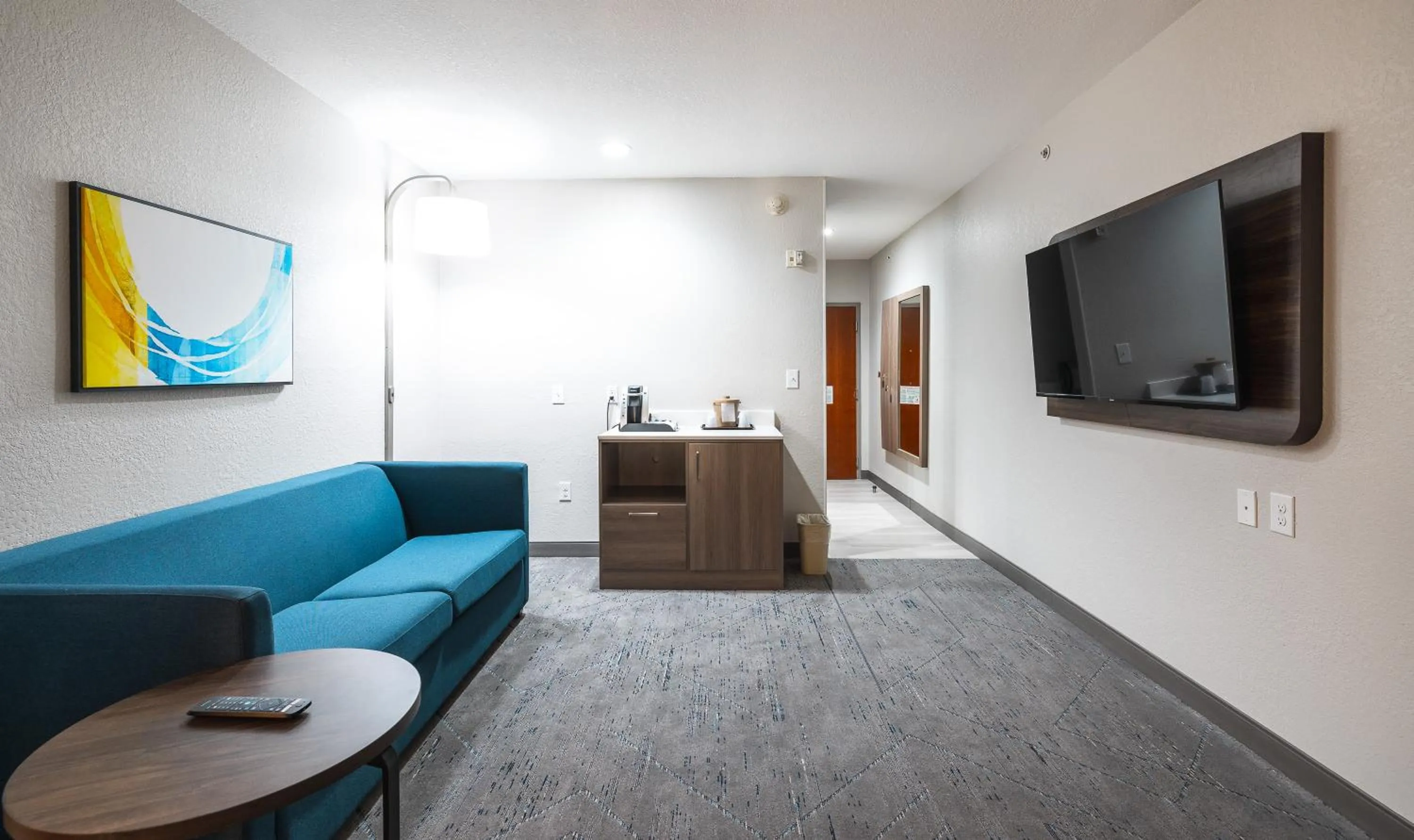 King Suite with Walk-In Shower in Holiday Inn Express Hotel and Suites Saint Robert by IHG