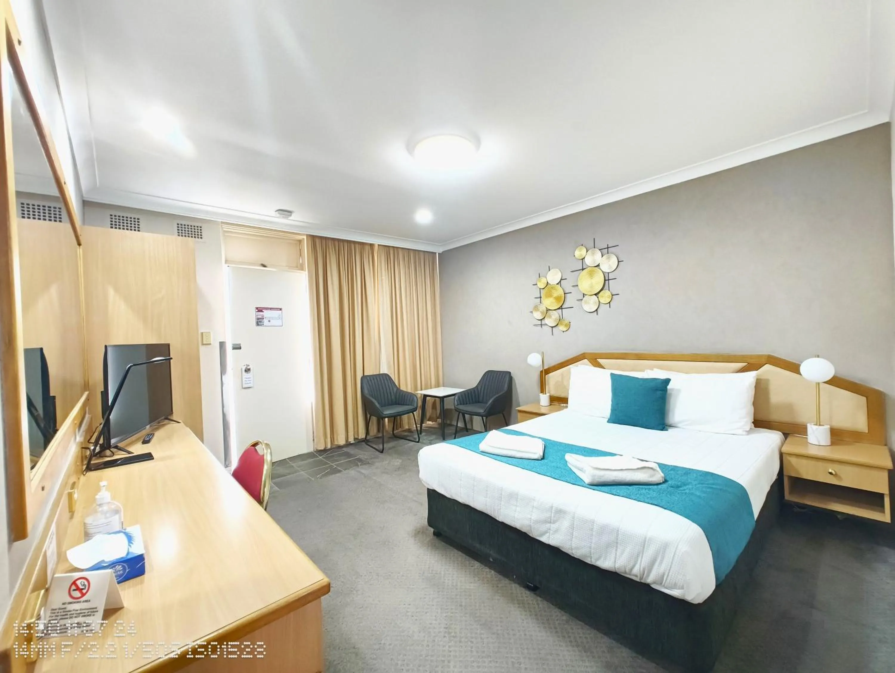 Deluxe Queen Room in Goulburn Central Motel
