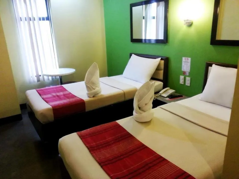 Superior Twin Room - Leisure Stay in Express Inn Cebu Mabolo