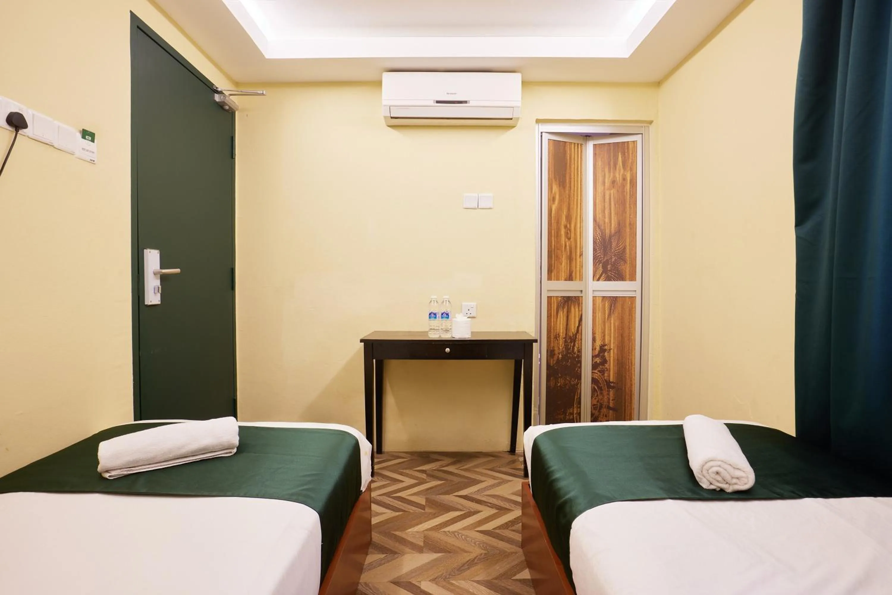 Standard Twin Room in Fast Hotel Setapak Near Tunku Abdul Rahman UMT KL