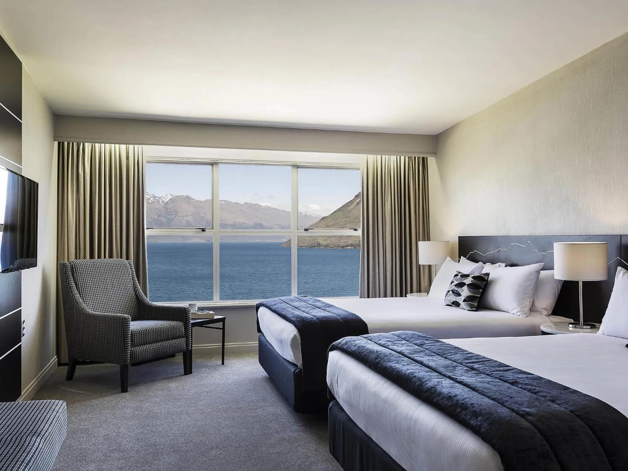 Superior Lake View Room with Two Queen Beds in Mercure Queenstown Resort