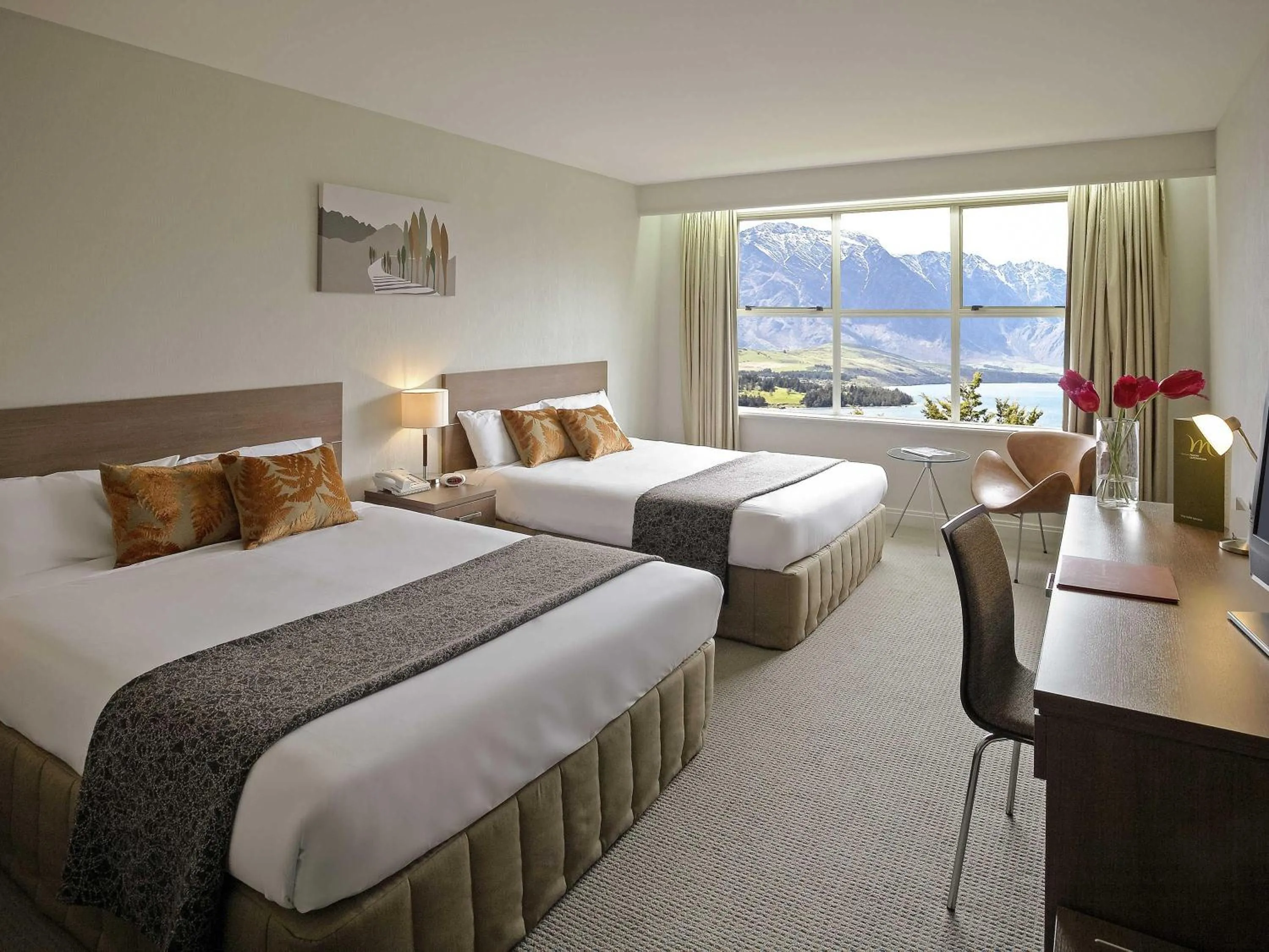 Standard Lake View Room with Two Queen Beds in Mercure Queenstown Resort