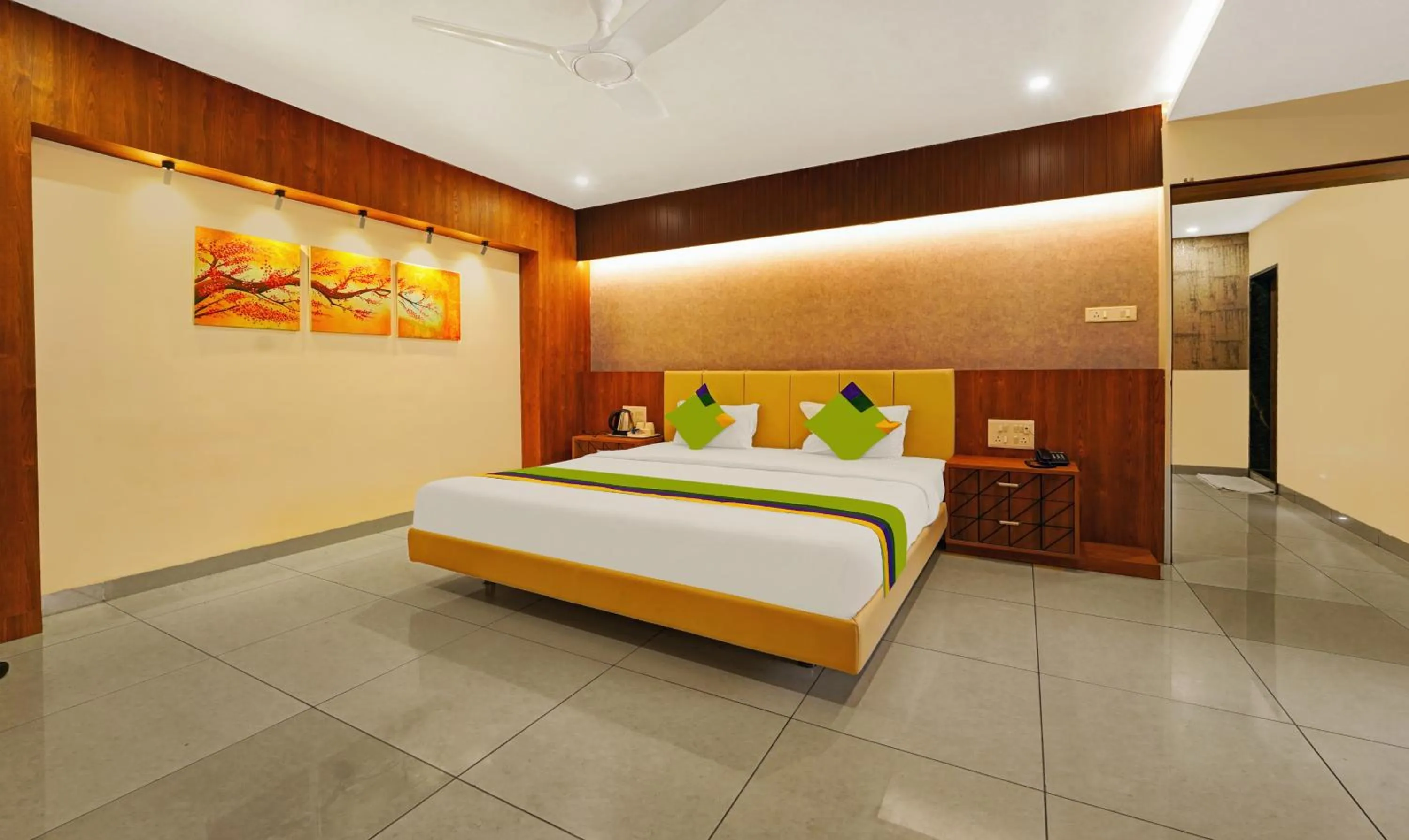 Superior Double Room - single occupancy in Treebo Surya Comforts, 200 Mtrs From Kolhapur Railway Station