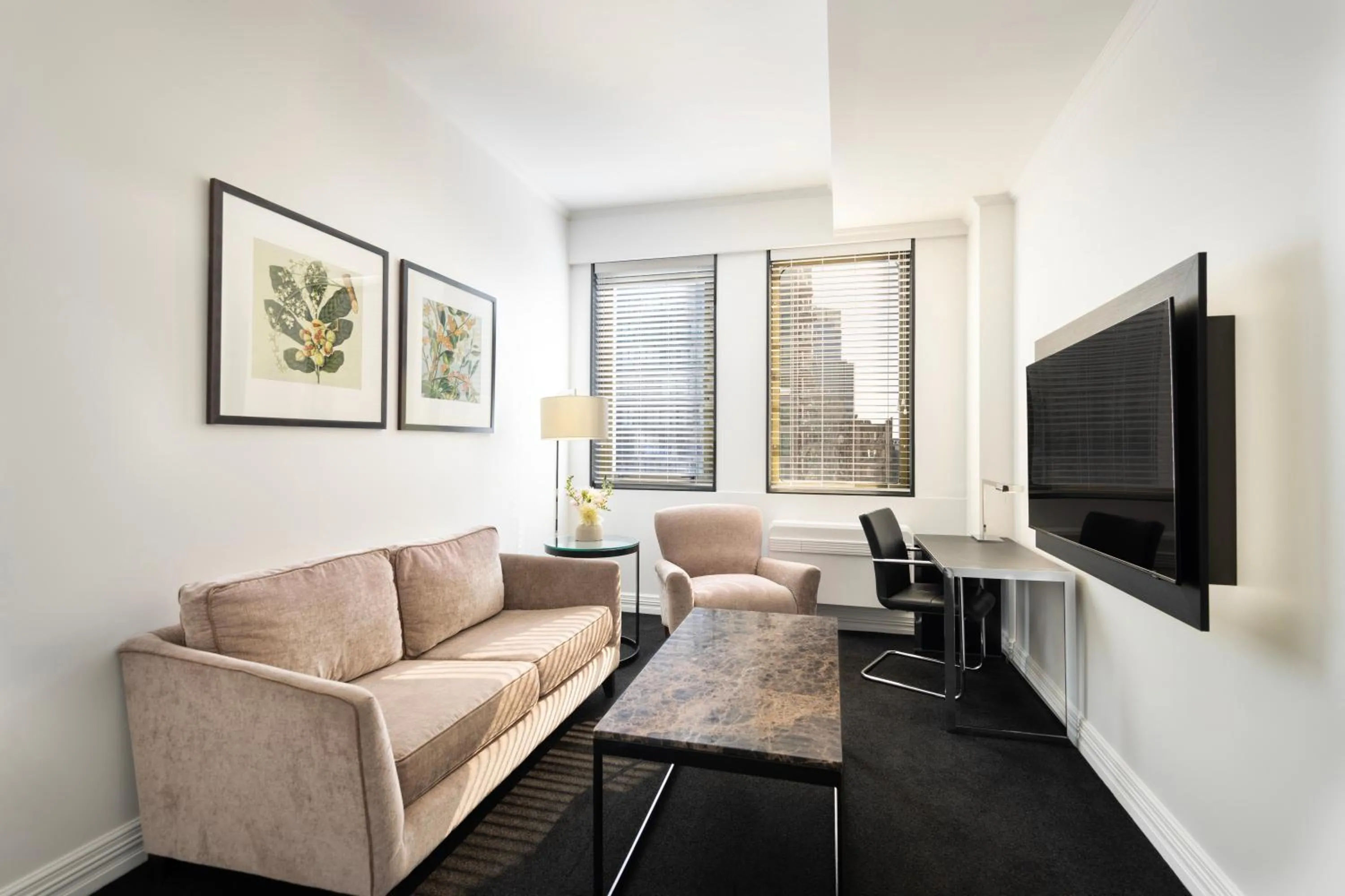 1 Bedroom Deluxe Queen Suite in President Hotel Auckland