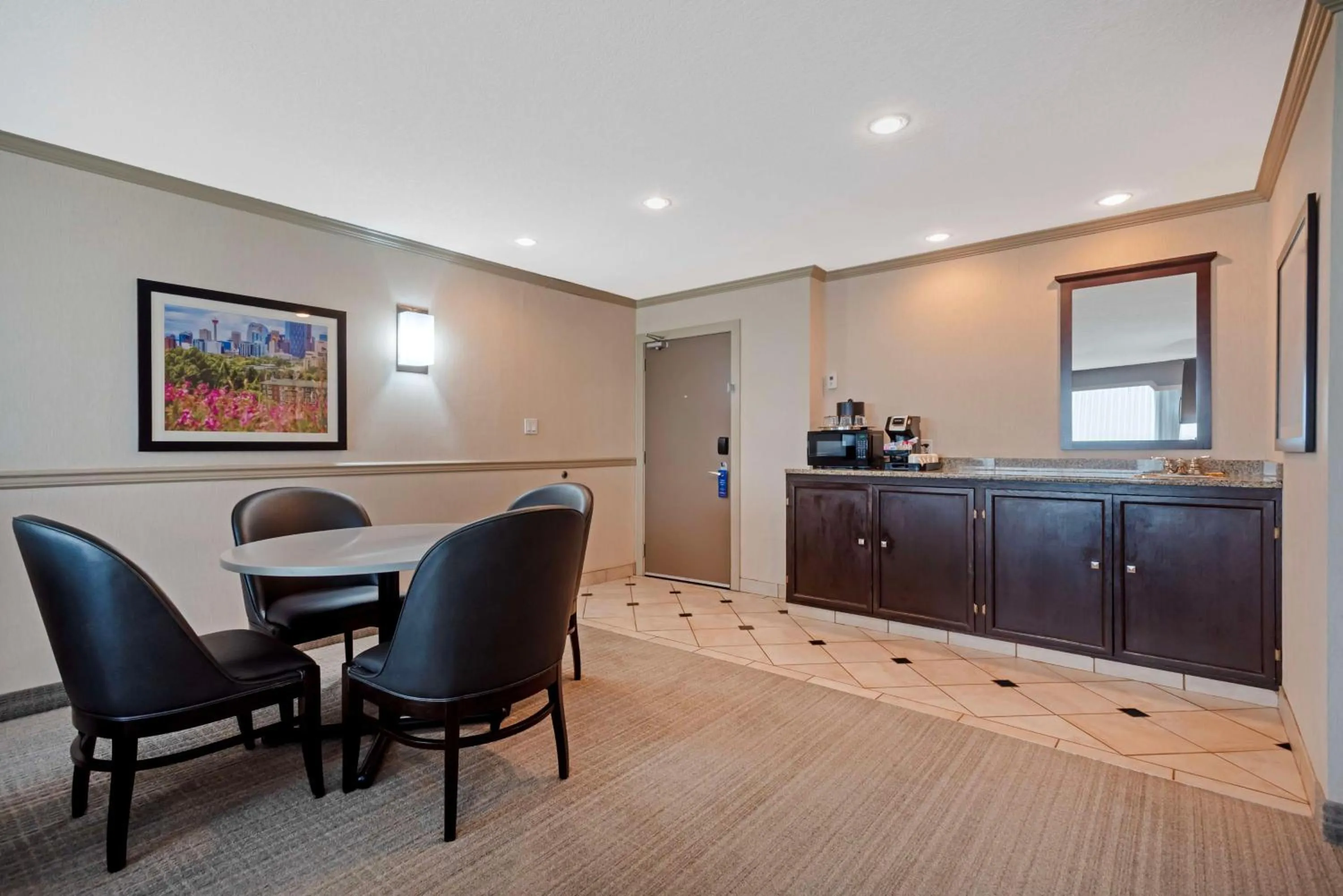 King Suite with Spa Bath - Non-Smoking in Best Western PLUS Port O'Call Hotel