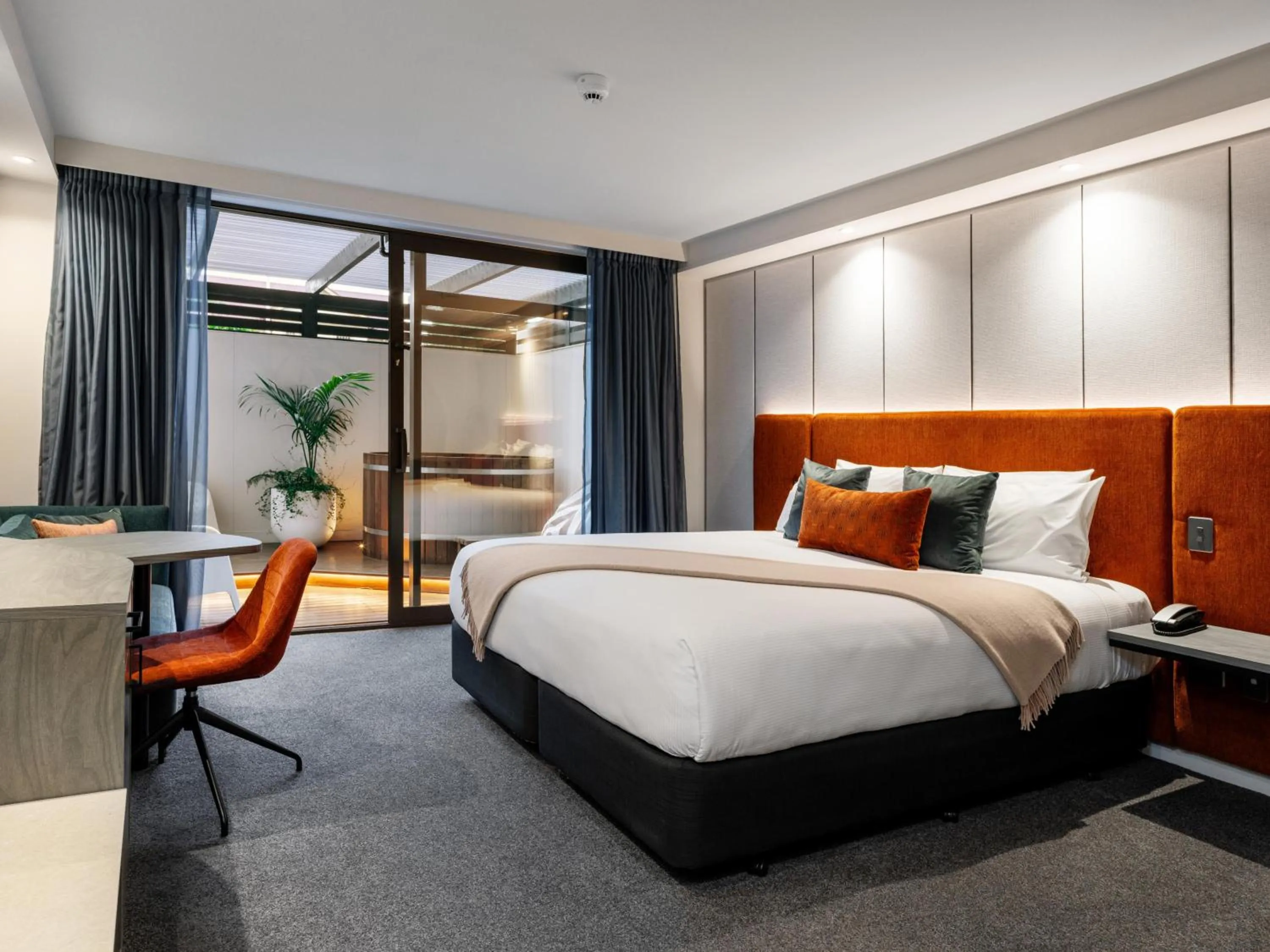 Deluxe King with Spa in Millennium Hotel Rotorua