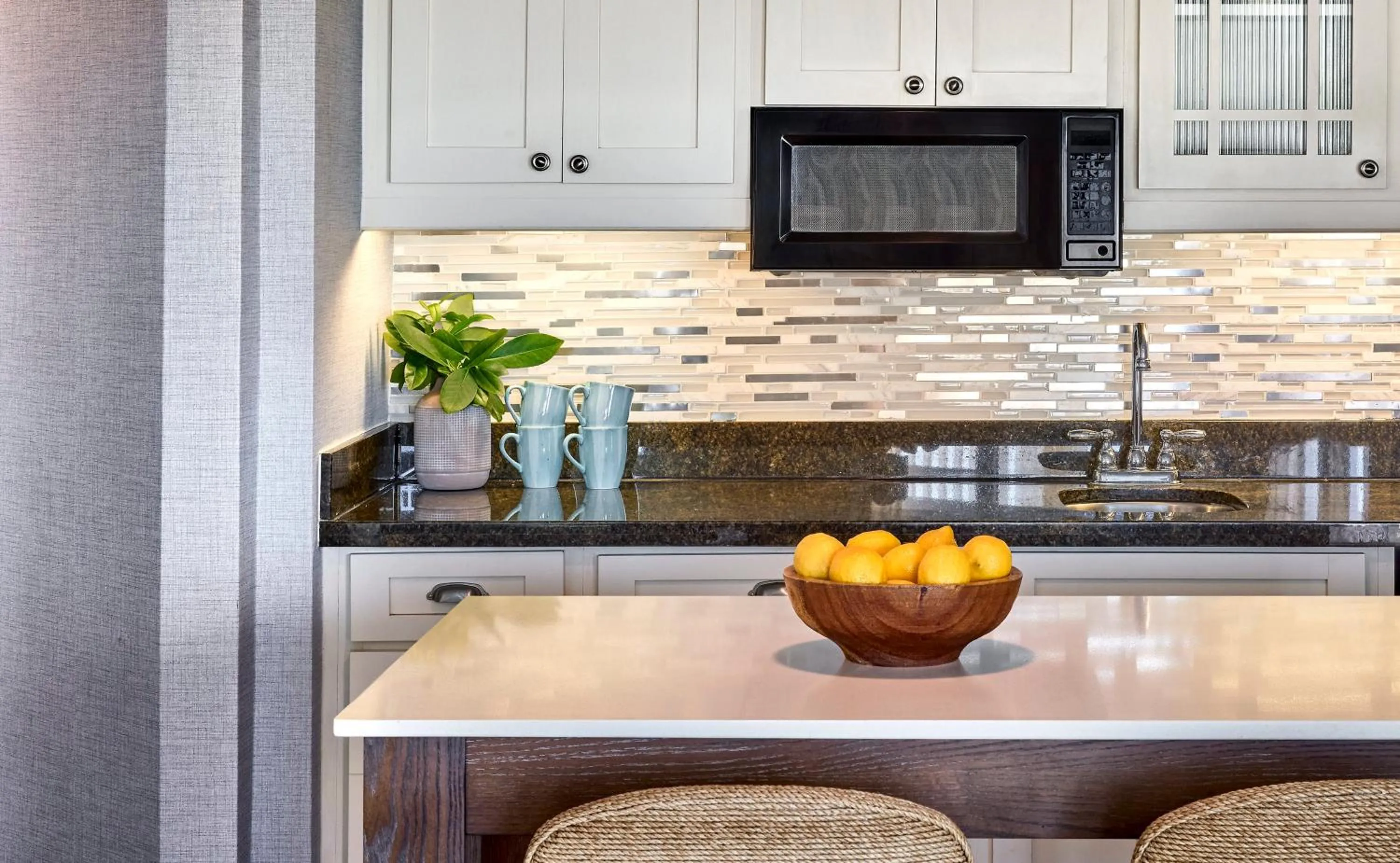 Courtyard View Studio Suite with King Bed in Omni Hilton Head Oceanfront Resort