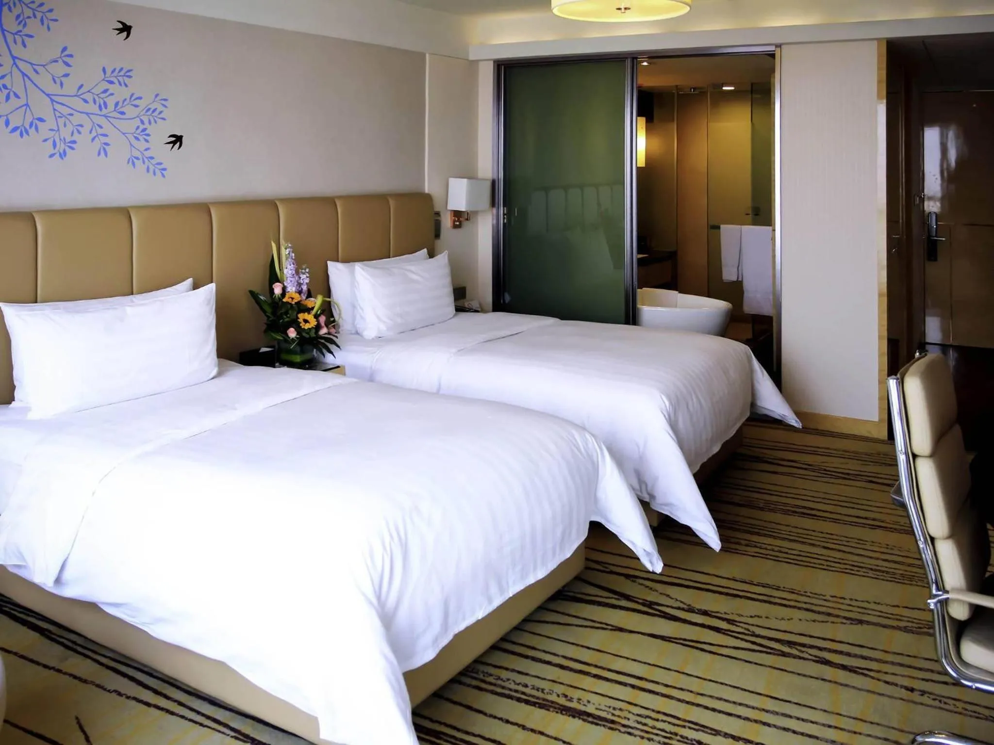Superior Twin Room in Pullman Linyi Lushang