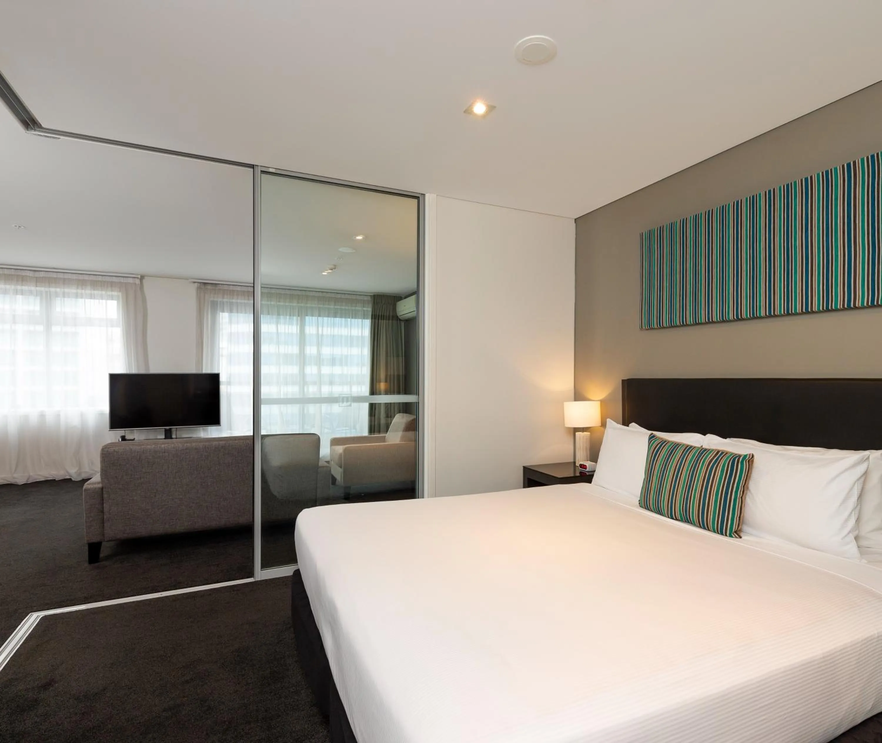 Studio Apartment in Oaks Auckland Hotel
