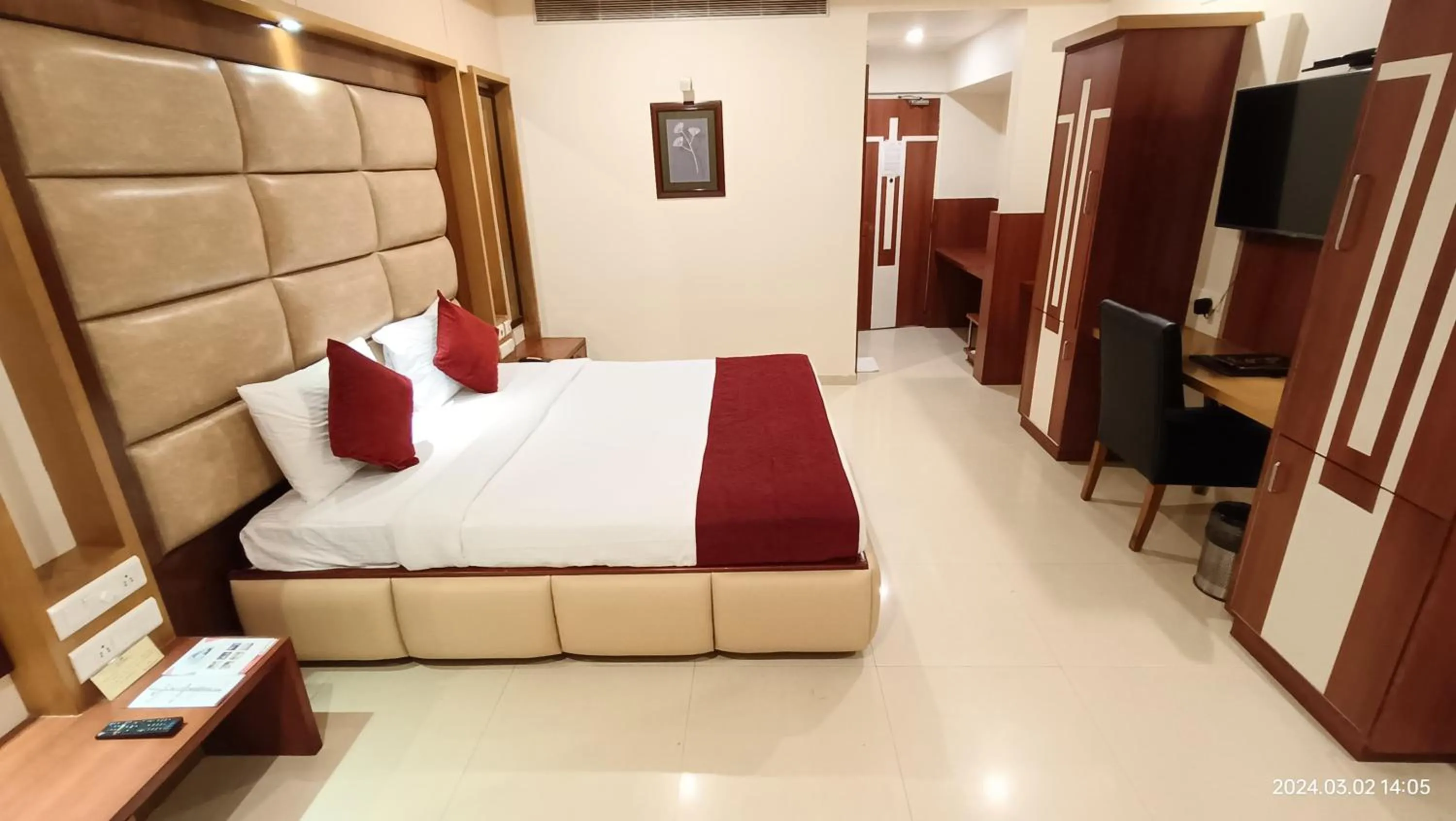 Superior King Room - single occupancy in HOTEL EXCELLENCY