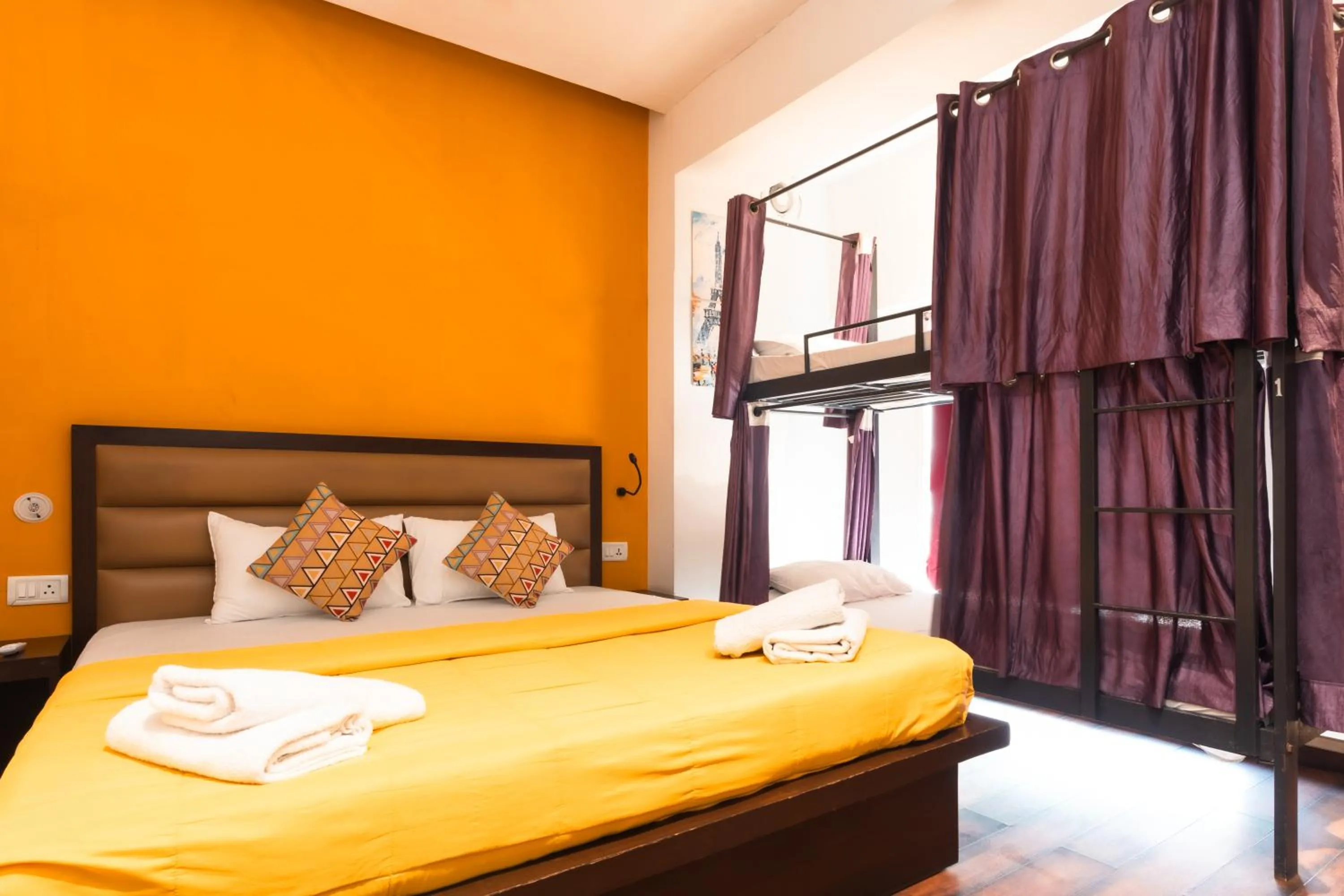 Deluxe Quadruple Room in Joey's Hostel Agra - 200m from Taj Mahal