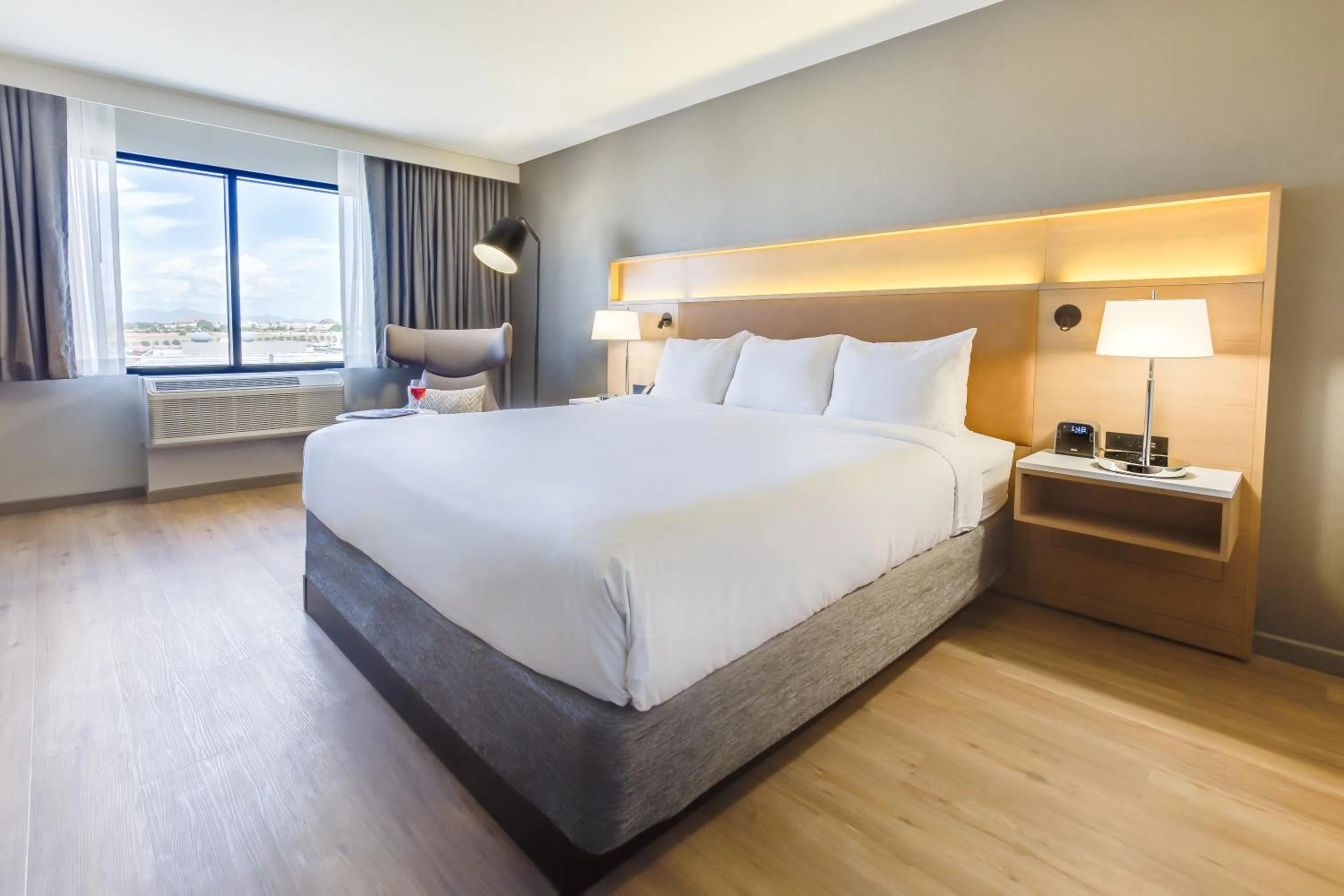 One-Bedroom King Suite with Sofa Bed - Non-Smoking in Radisson Hotel Sunnyvale - Silicon Valley