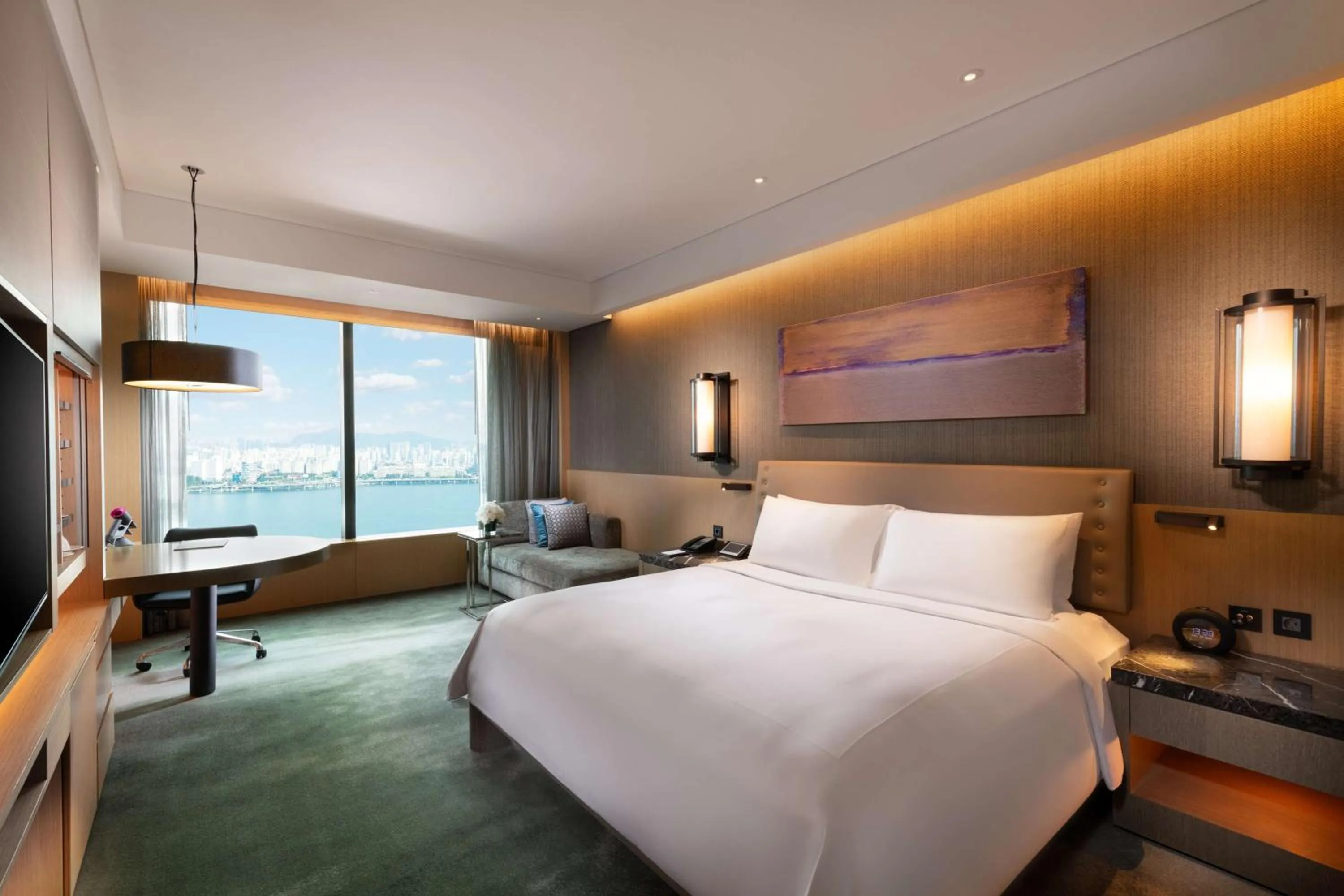 Premium King Room - River View in Conrad Seoul