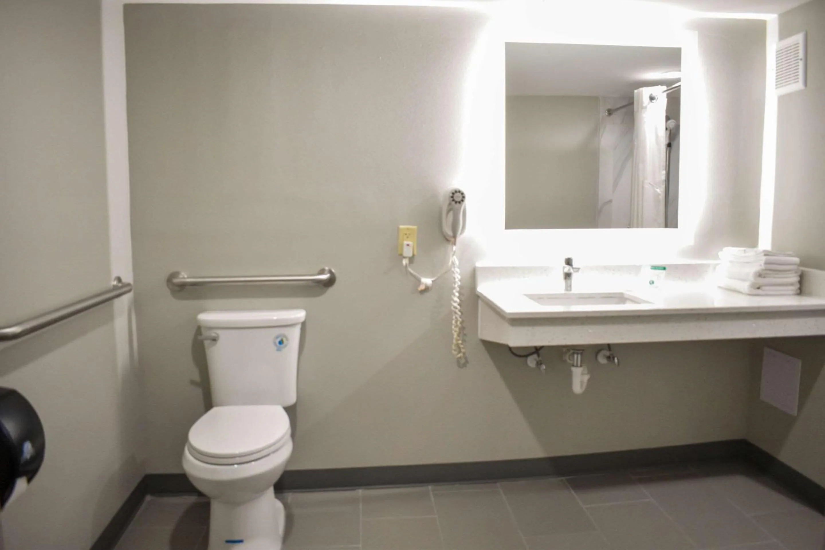 King Room - Accessible/Non Smoking in Rodeway Inn Hot Springs National Park Area